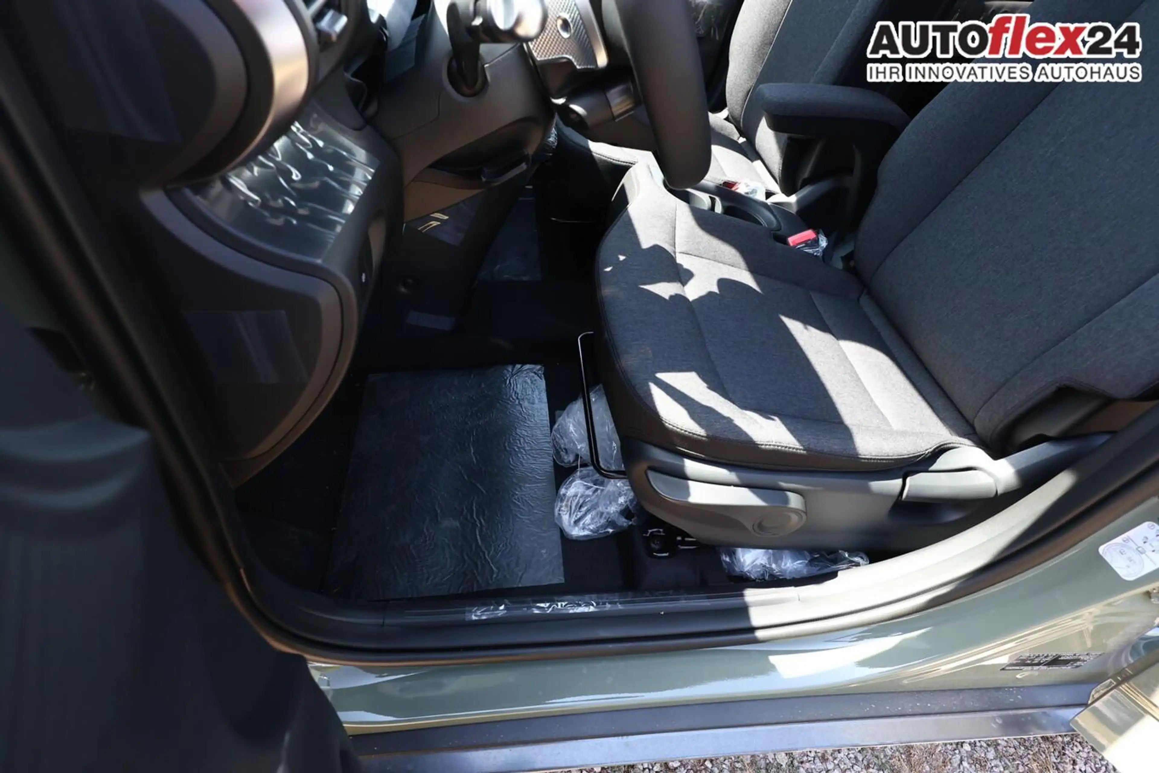 Hyundai Inster 49 kWh Nav Pano 17Z SHZ Privacy ACC LED 85 kW (... — photo 12