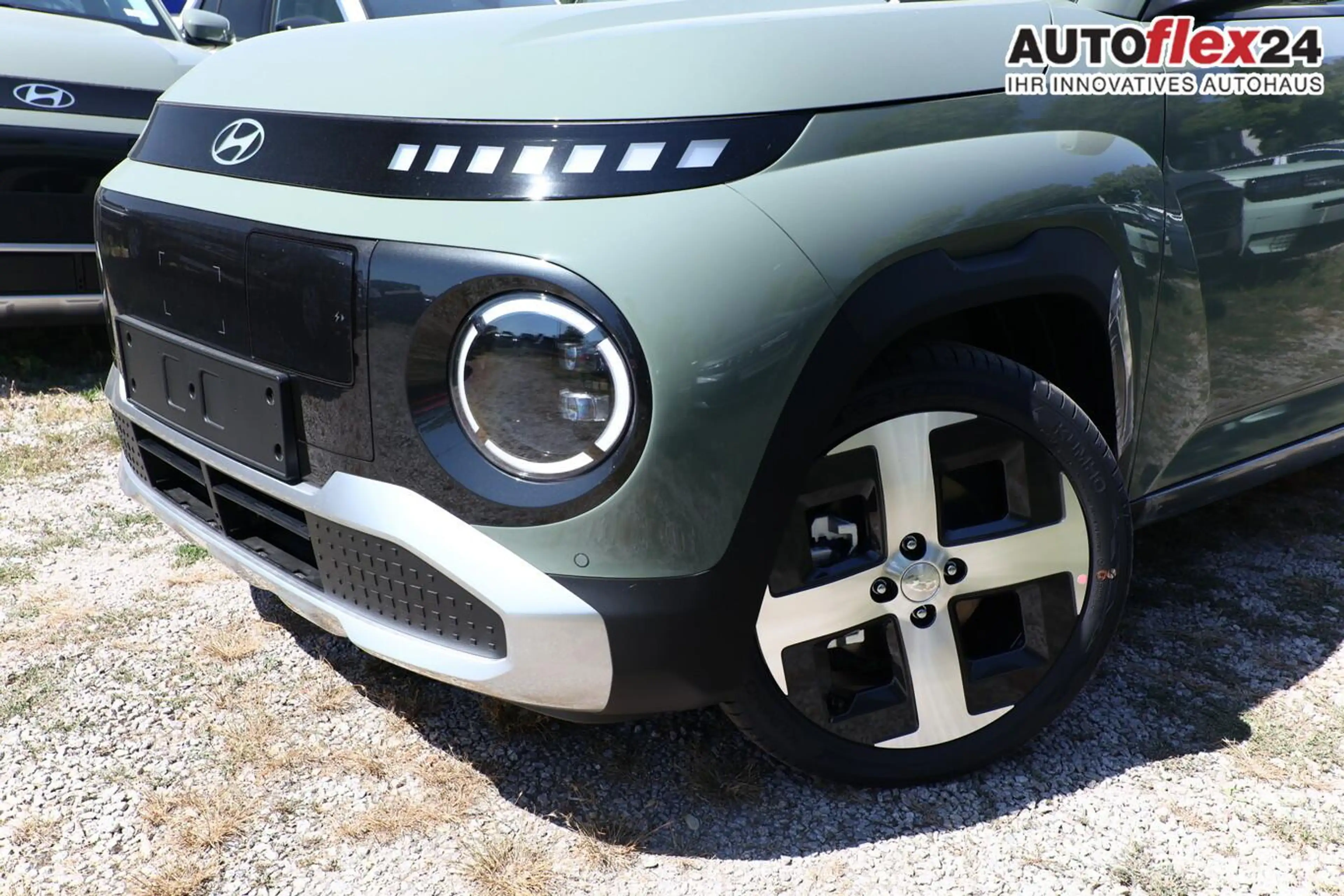Hyundai Inster 49 kWh Nav Pano 17Z SHZ Privacy ACC LED 85 kW (... — photo 4