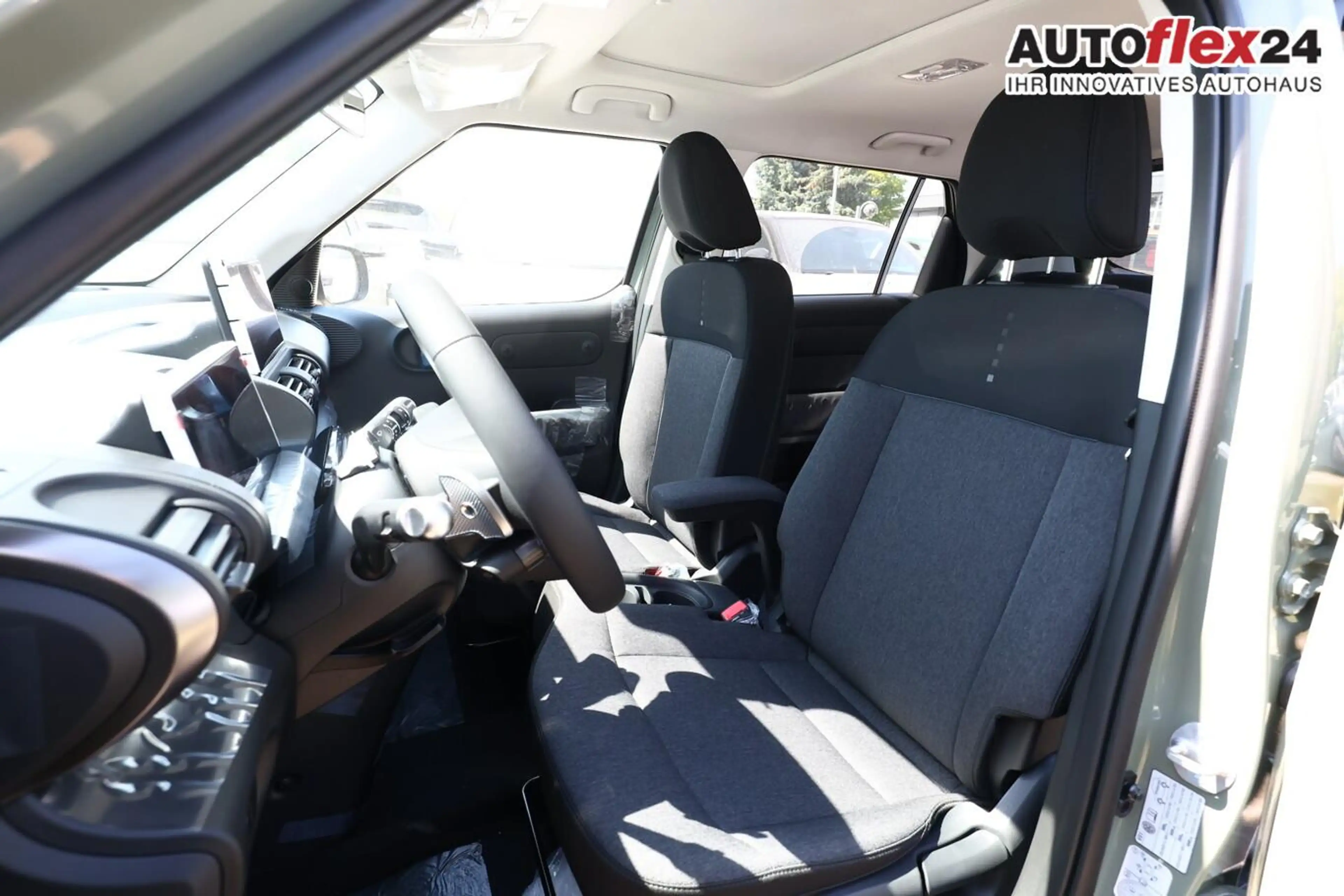Hyundai Inster 49 kWh Nav Pano 17Z SHZ Privacy ACC LED 85 kW (... — photo 5