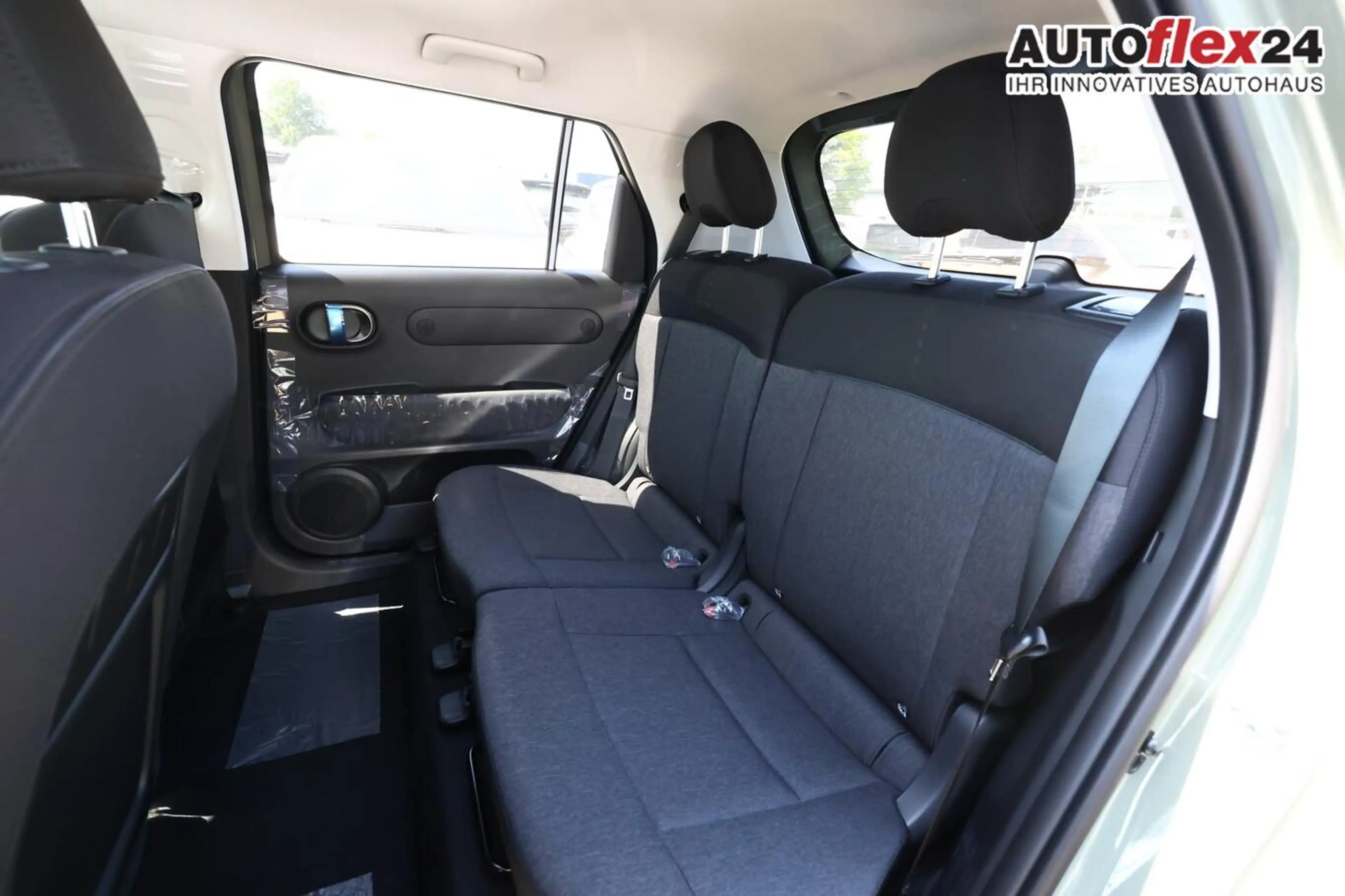 Hyundai Inster 49 kWh Nav Pano 17Z SHZ Privacy ACC LED 85 kW (... — photo 9