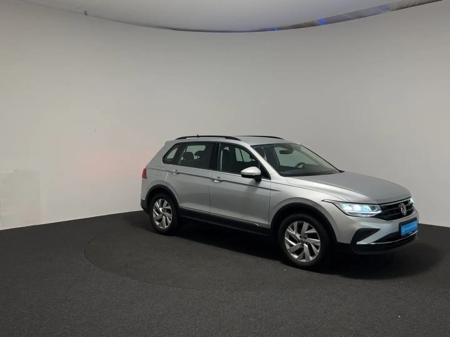Volkswagen Tiguan 2.0 TDI Life Klima Navi Rückfahrkamera srebrna - 2