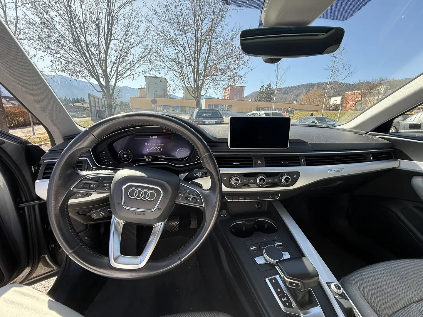 Audi A4 allroad basis Grau - 1