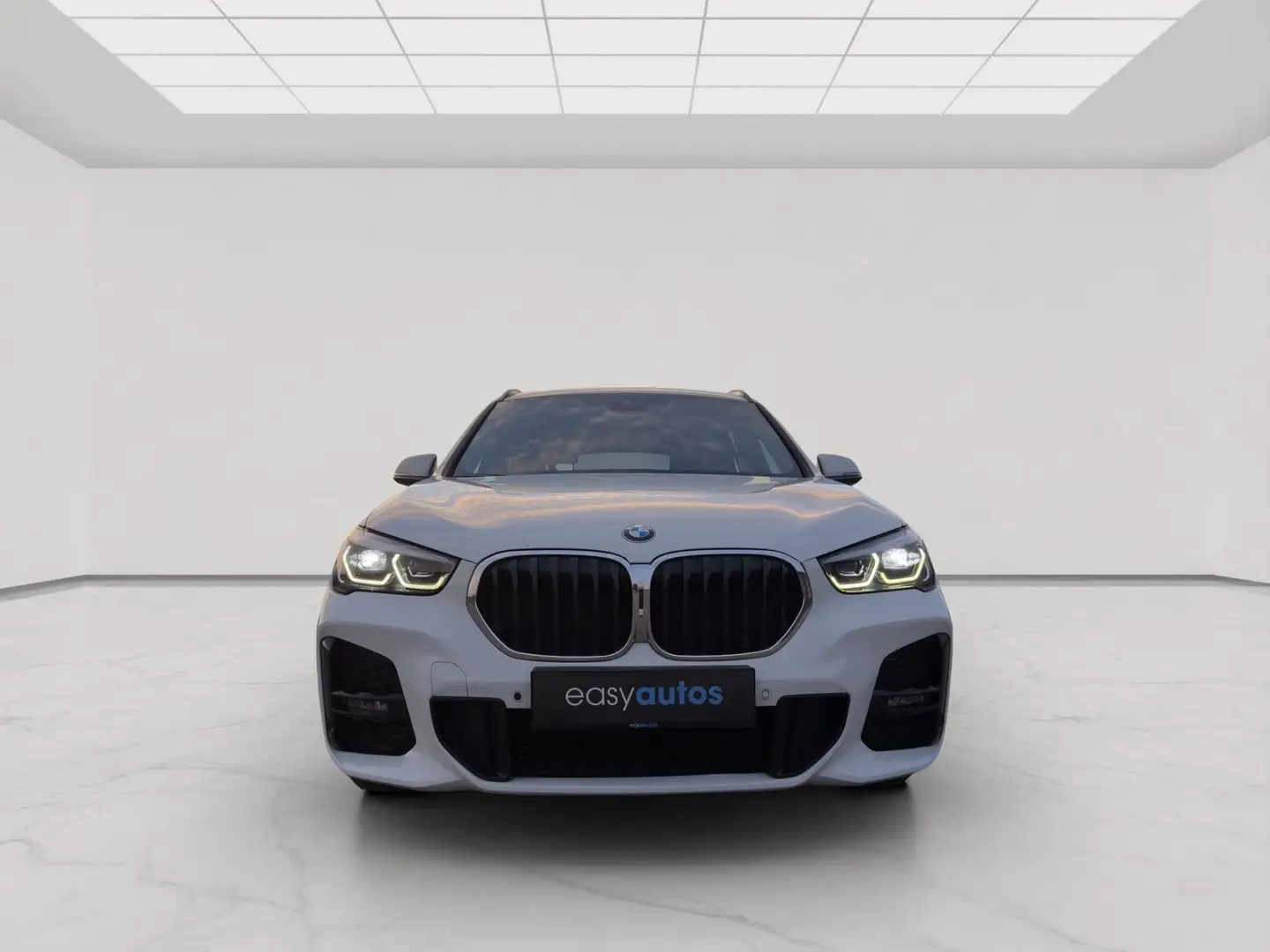 BMW X1 xDrive18d; M-SPORTPAKET; PDC; LED; TEMPOMAT Weiß - 2