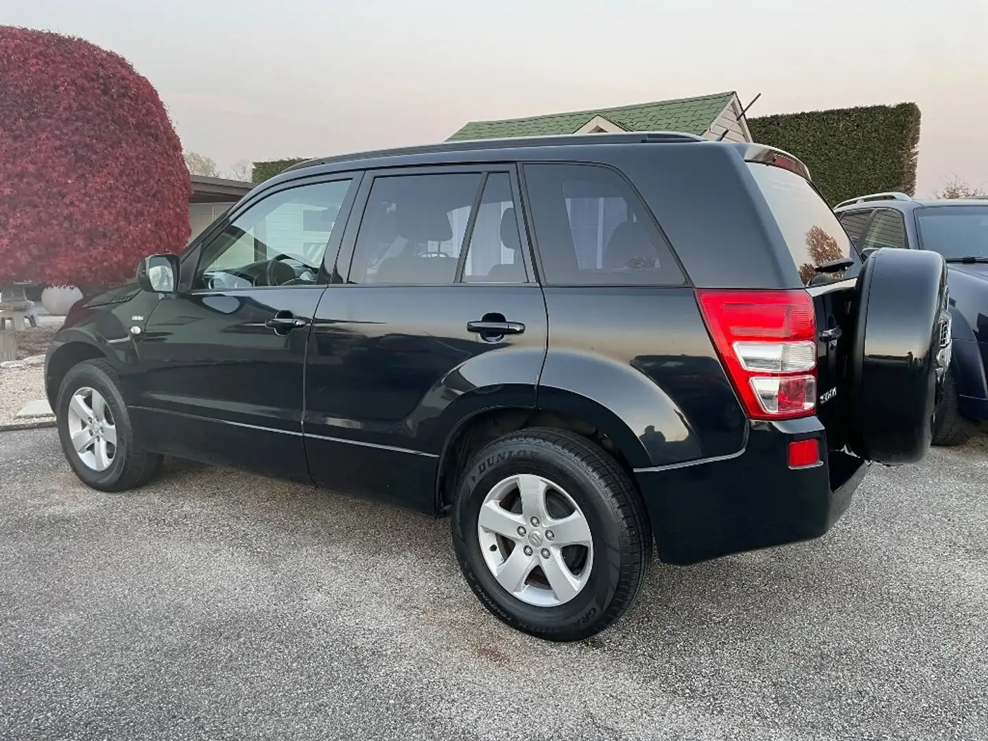 Suzuki Grand Vitara 5p 1.9 DDiS 4x4 Executive Schwarz - 2