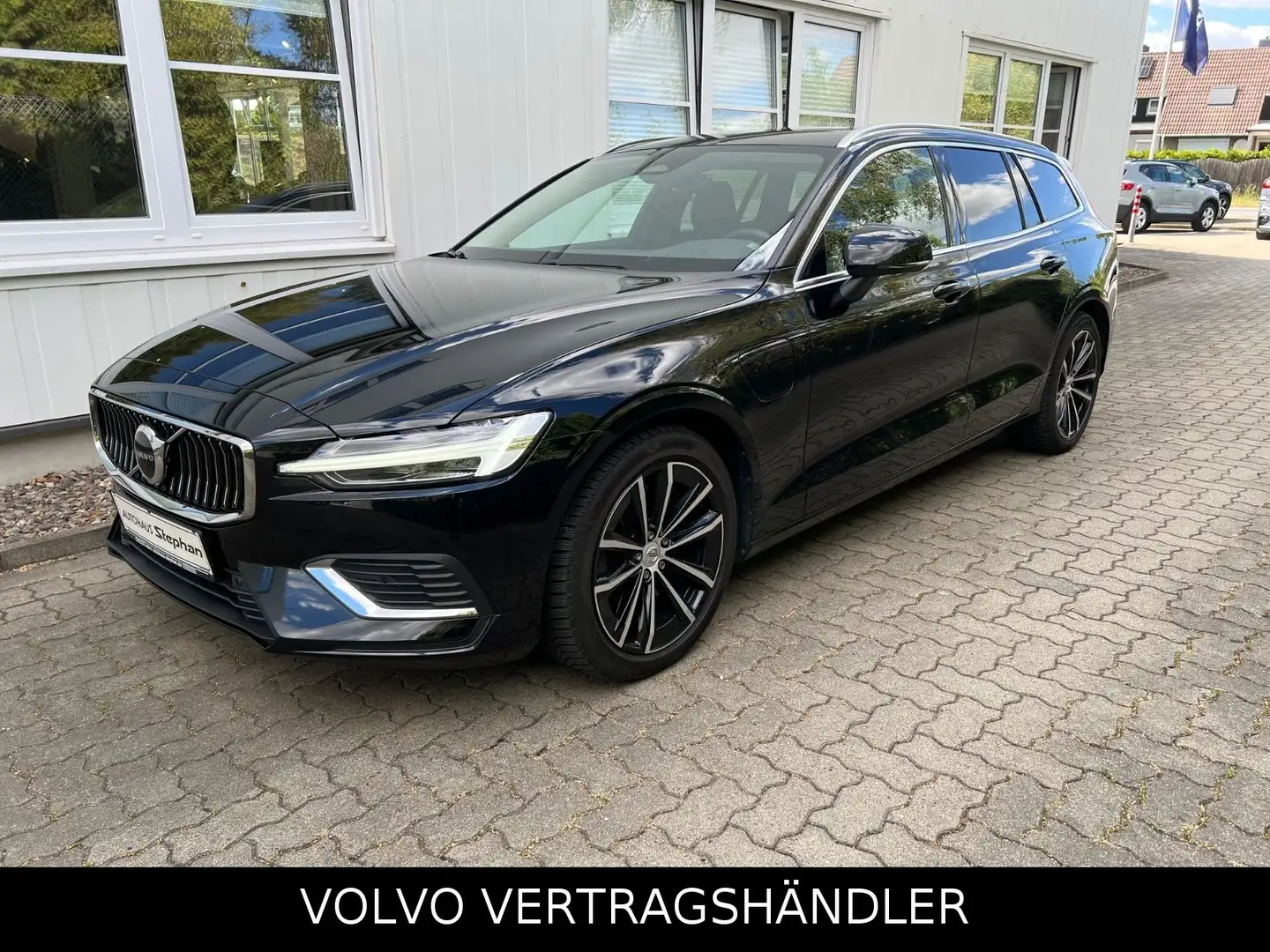 Volvo V60 Recharge T6 AWD Geartronic Core GARANTIE Noir - 1