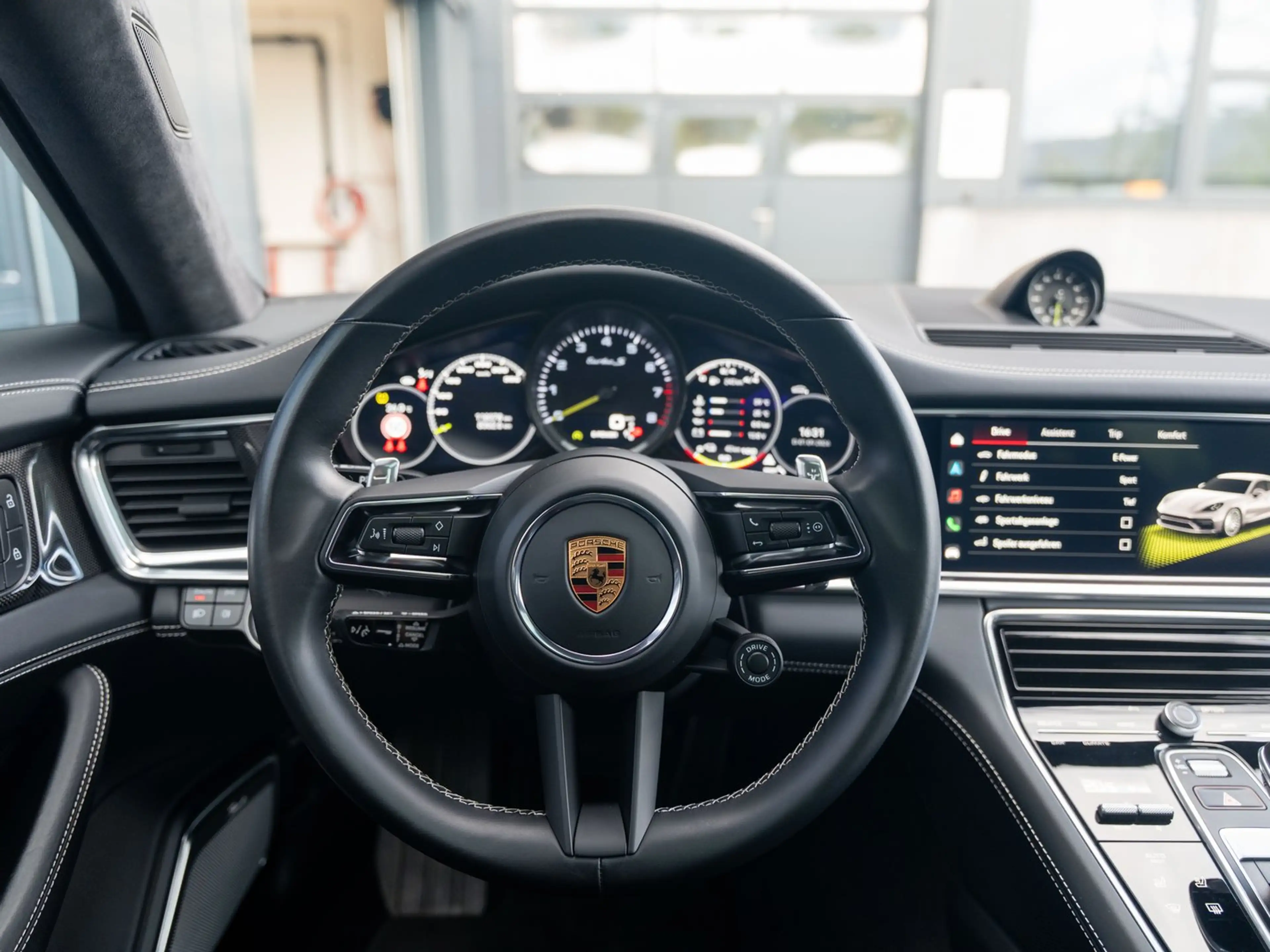 Porsche Panamera Turbo S E-Hybrid — photo 13