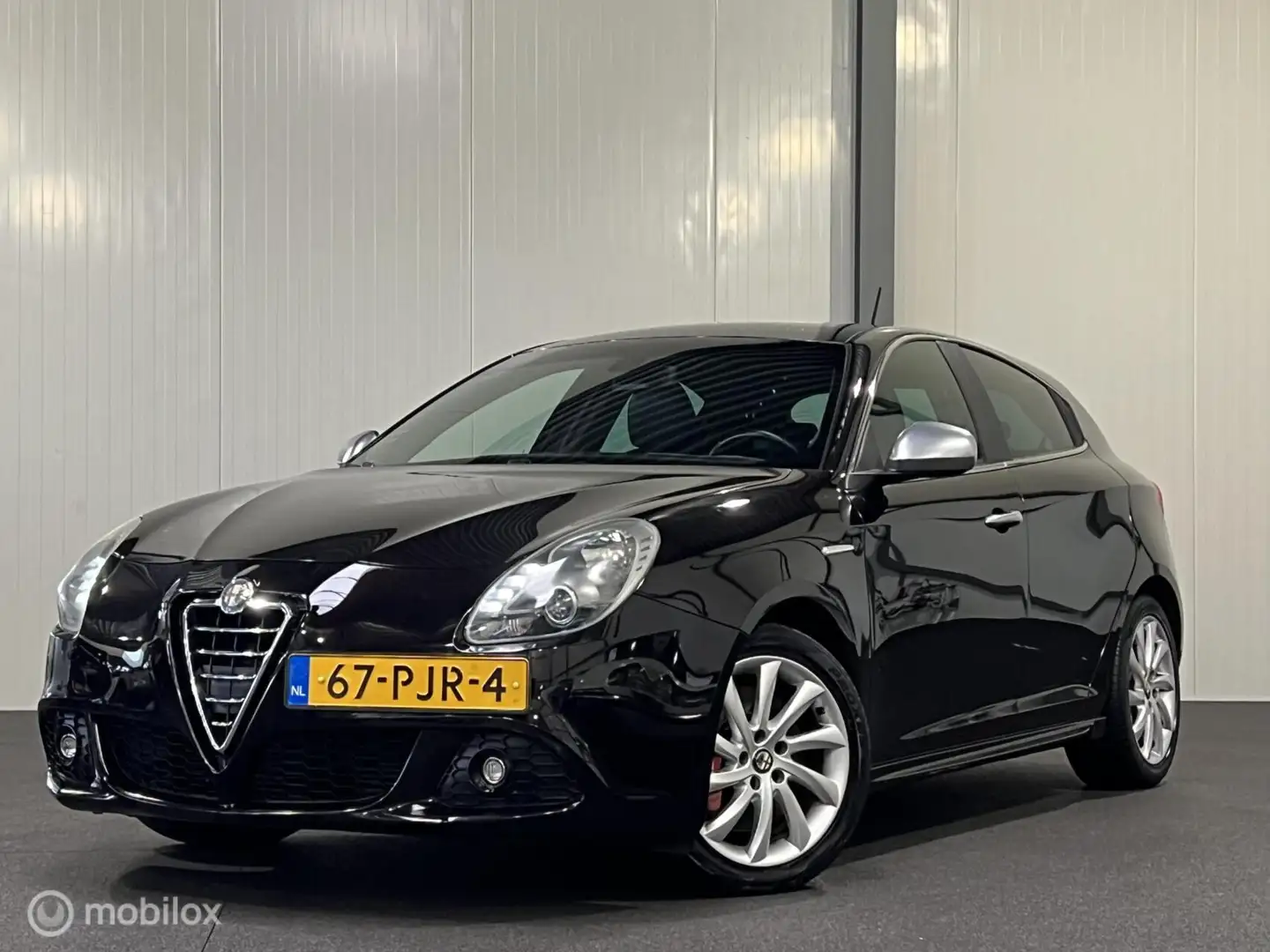 Alfa Romeo Giulietta 1.4 T Distinctive 170 PK [ NAP leder/alcantara nav Zwart - 1