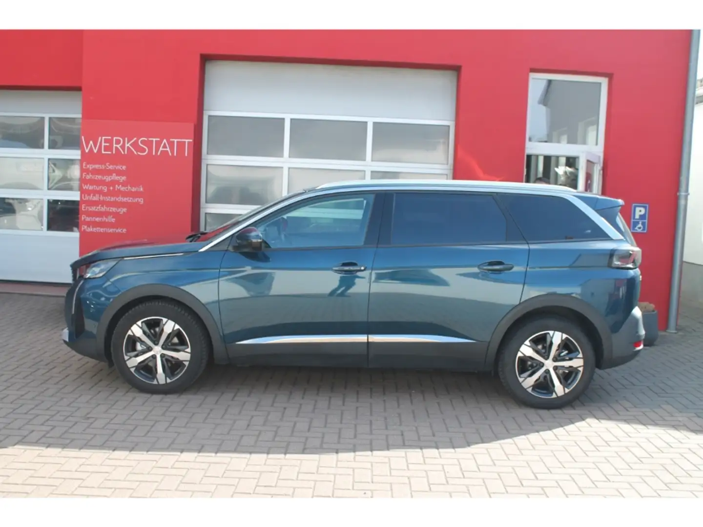 Peugeot 5008 Allure Pack BHDi130 EAT8 360 Shz Navi eHk Blau - 2