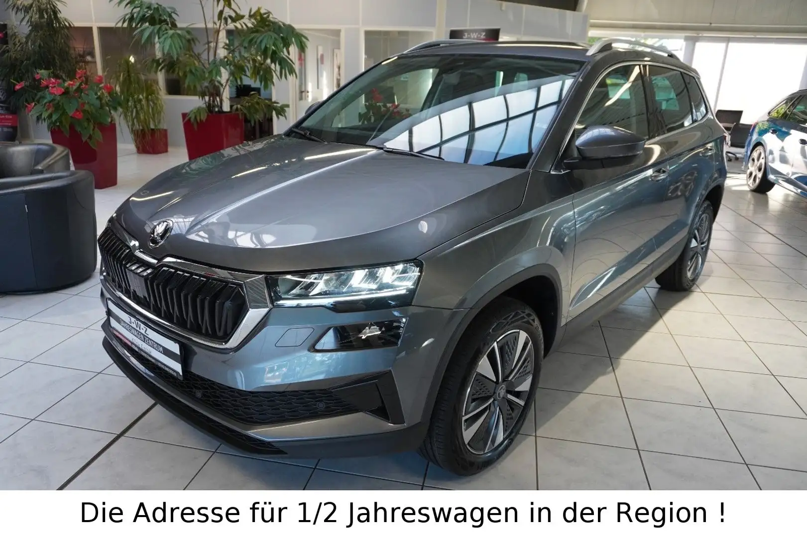 Skoda Karoq Selection 1.5 TSI DSG*AHK*ACC*NAVI*LED* Grijs - 1