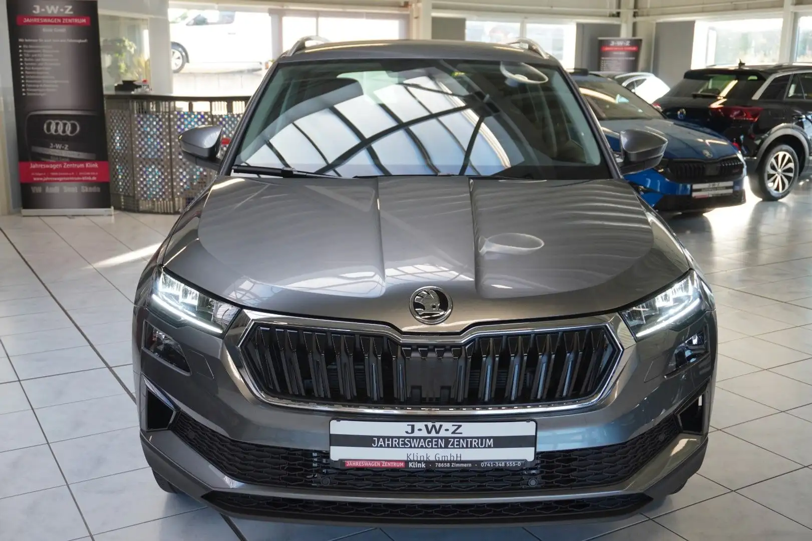 Skoda Karoq Selection 1.5 TSI DSG*AHK*ACC*NAVI*LED* Grijs - 2