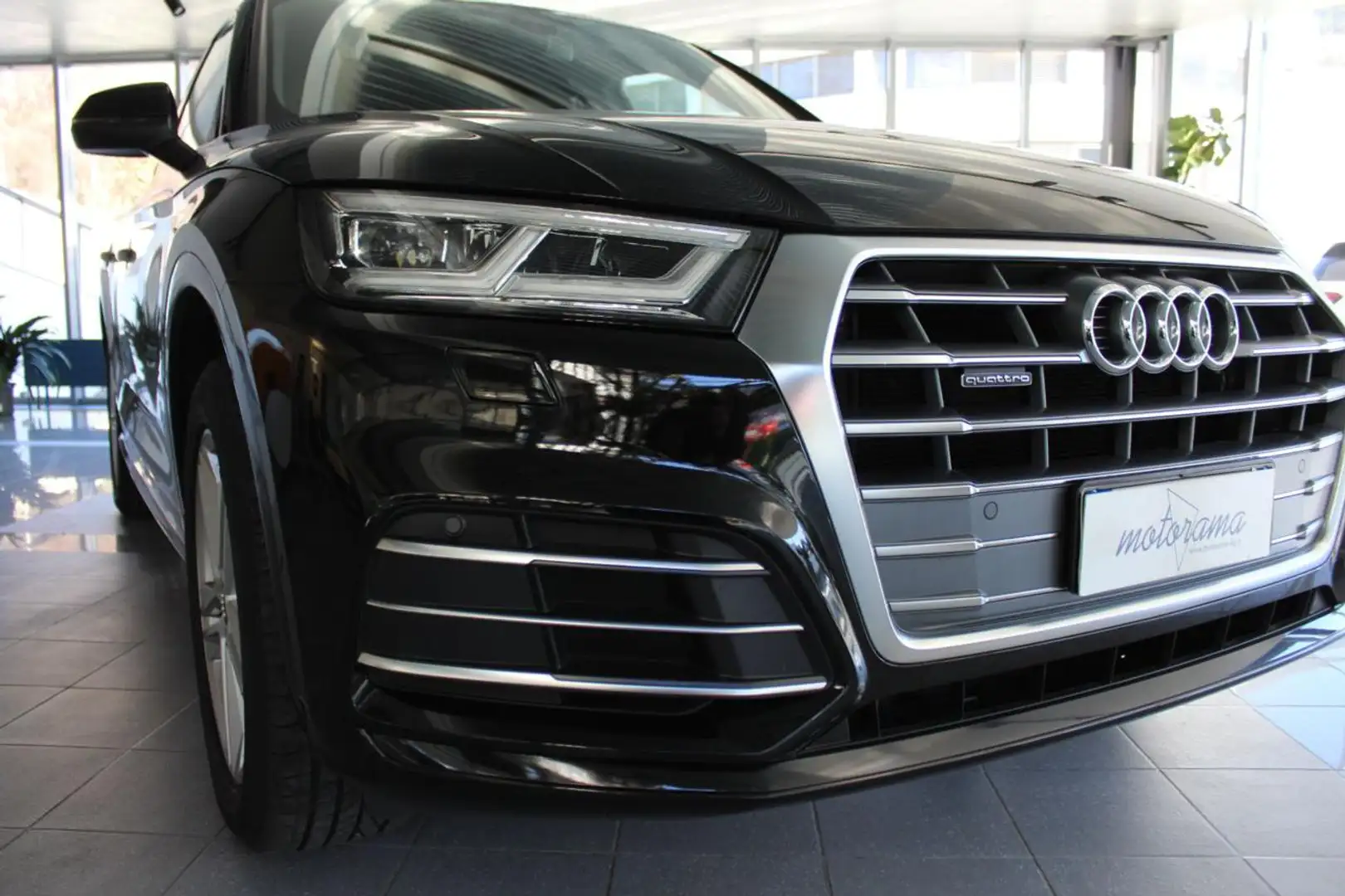 Audi Q5 40 TDI 204 CV quattro S tronic S line plus LED Zwart - 1