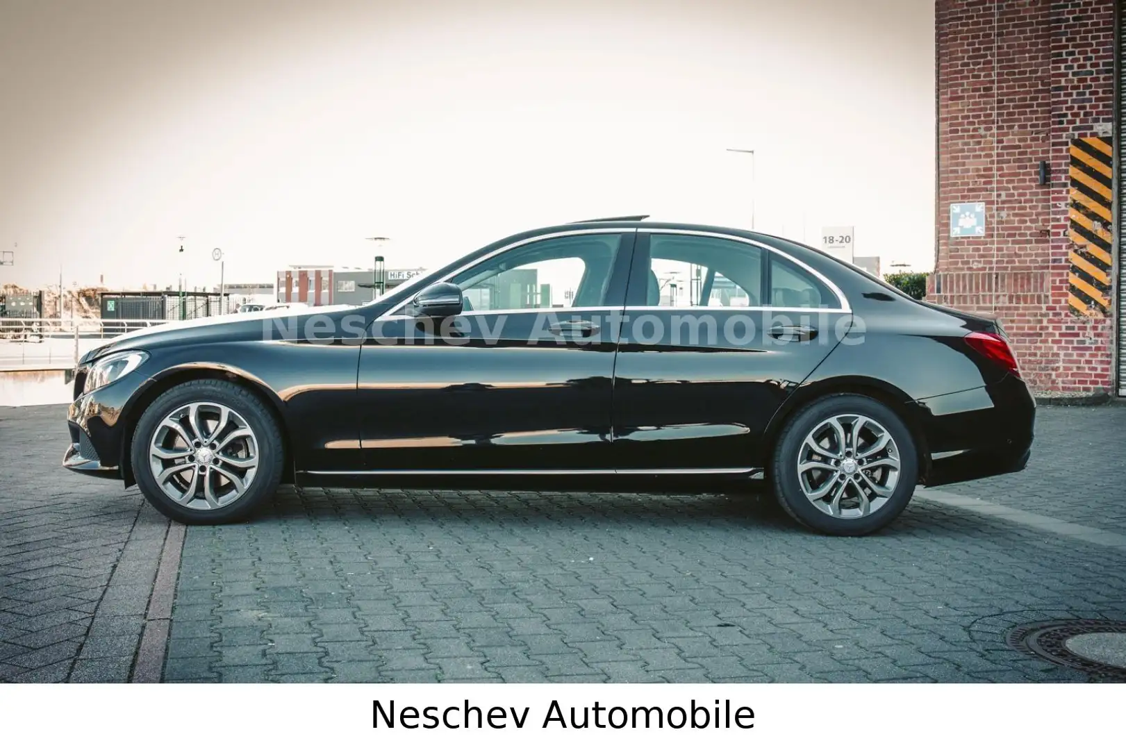Mercedes-Benz C 200 CGI Avantgarde Leder/COMAND/LED/EGSD/17" Noir - 2