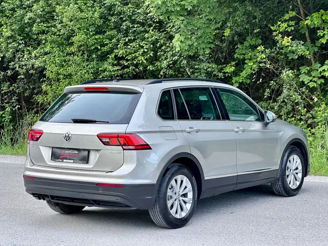 Volkswagen Tiguan view 5