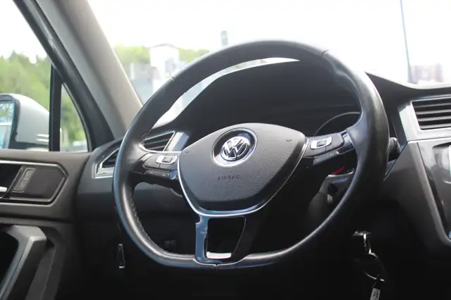 Volkswagen Tiguan view 9