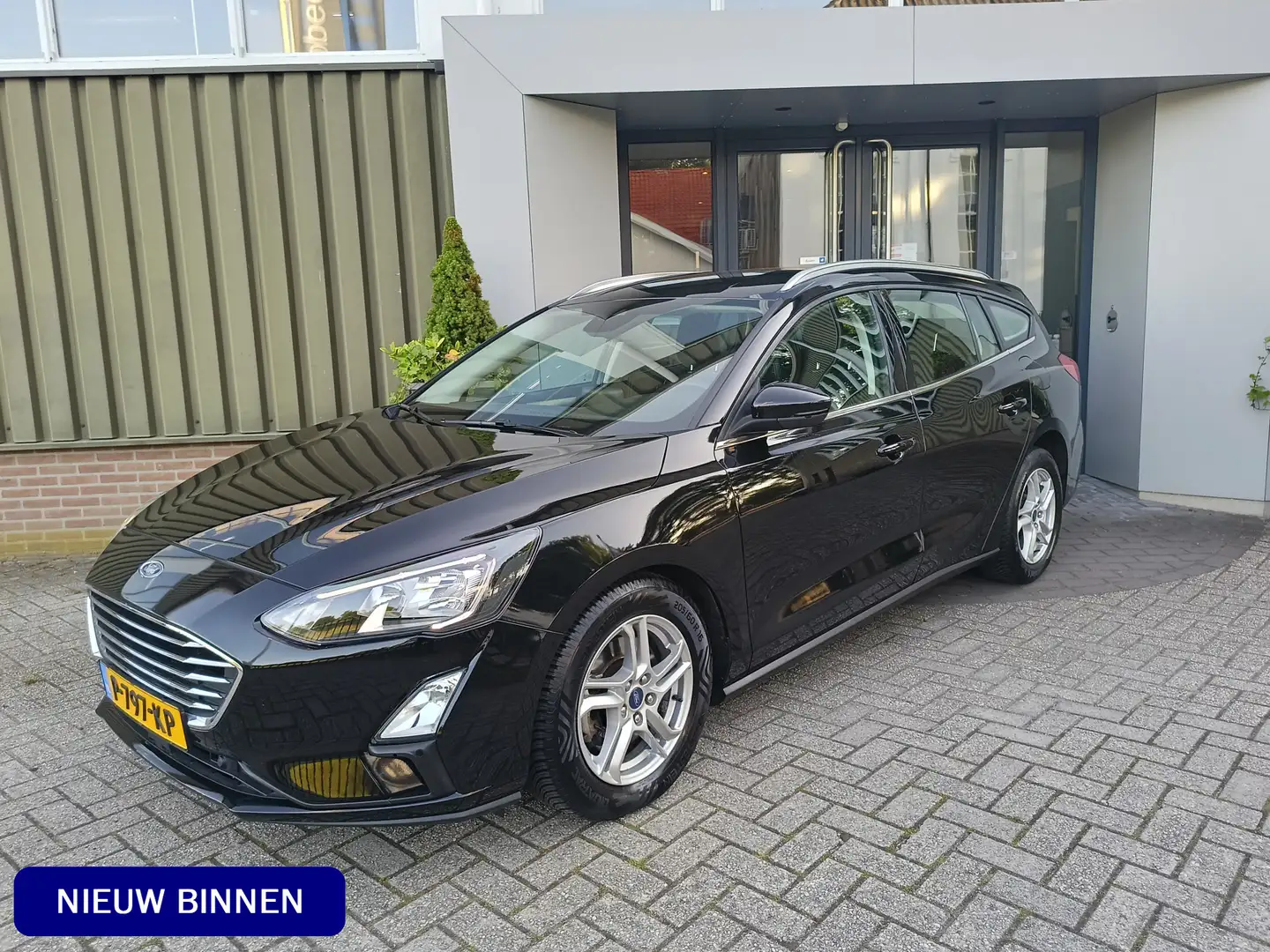 Ford Focus Wagon 1.0 EcoBoost Hybrid Trend Edition Business | Zwart - 1