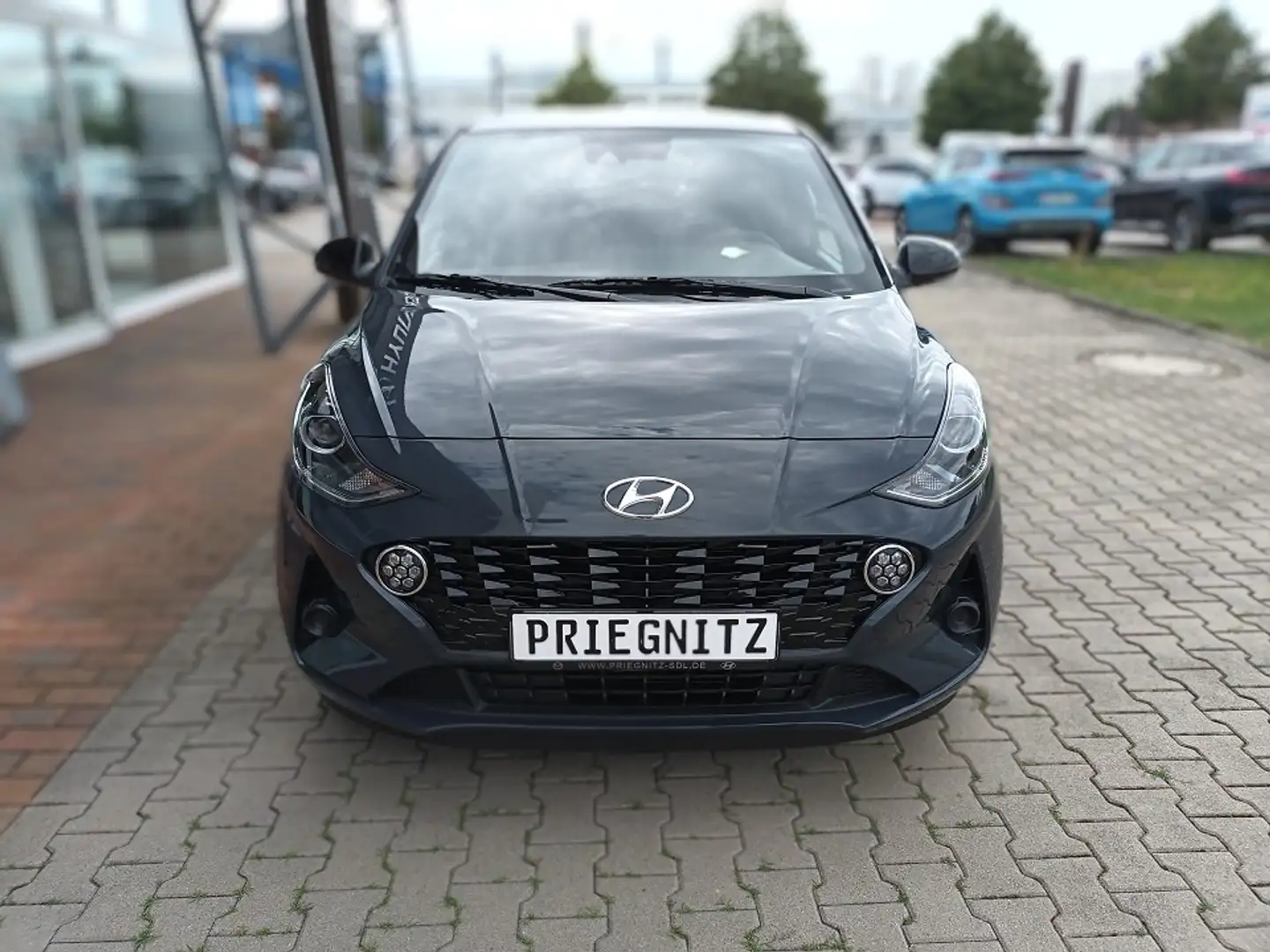 Hyundai i10 1.0 Benzin M/T  Connect & Go Grau - 2
