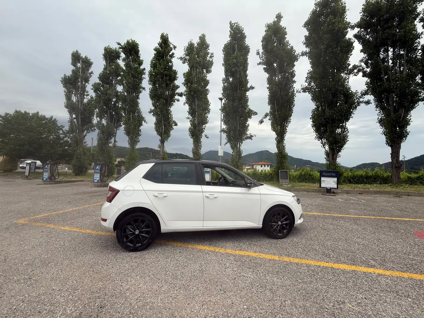 Skoda Fabia Fabia Twin Color 2021 Berlina 1.0 mpi Design Editi Blanco - 1