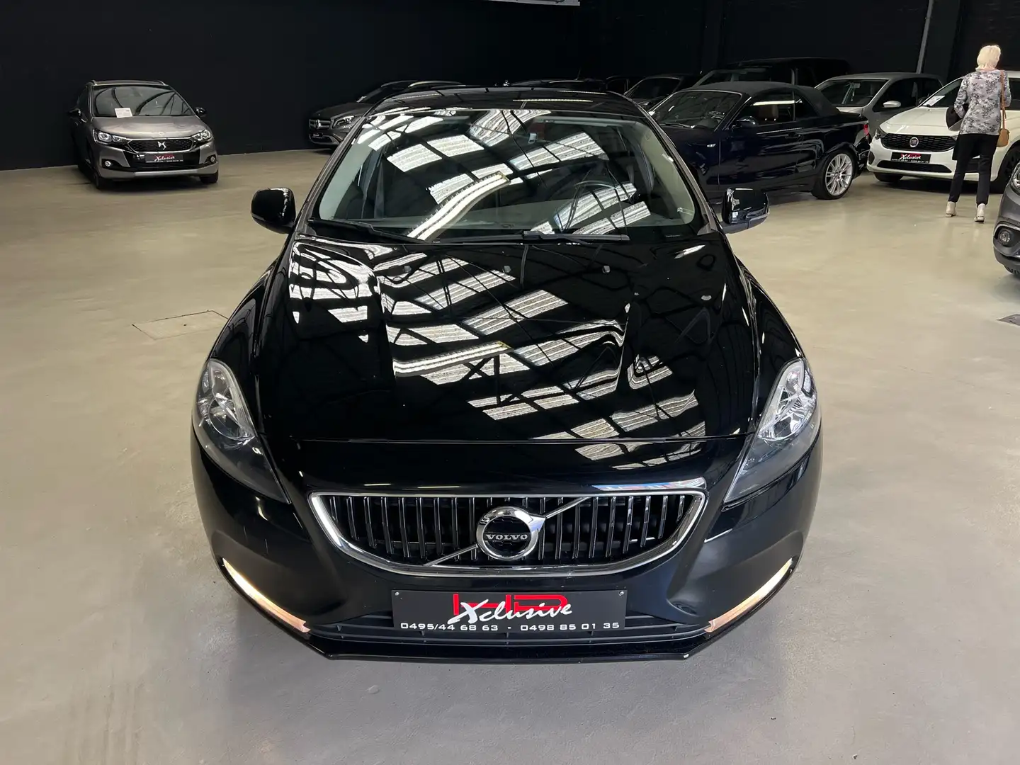 Volvo V40 1.5 T2 R-Design Geartronic *NEUF*GARANTIE 2 ANS* Zwart - 2