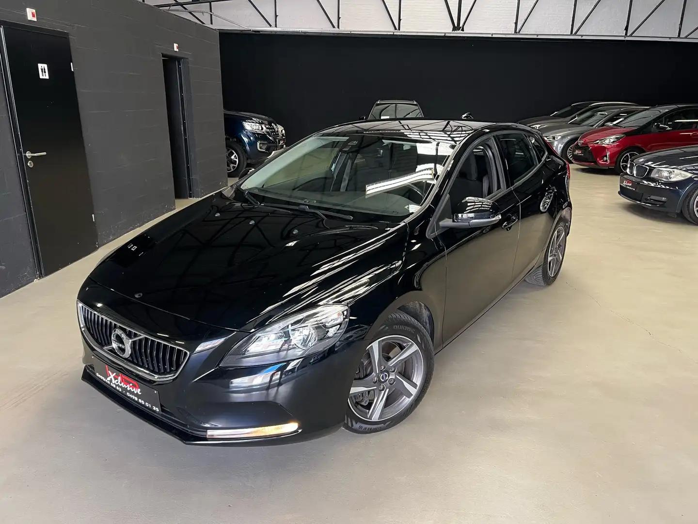 Volvo V40 1.5 T2 R-Design Geartronic *NEUF*GARANTIE 2 ANS* Zwart - 1