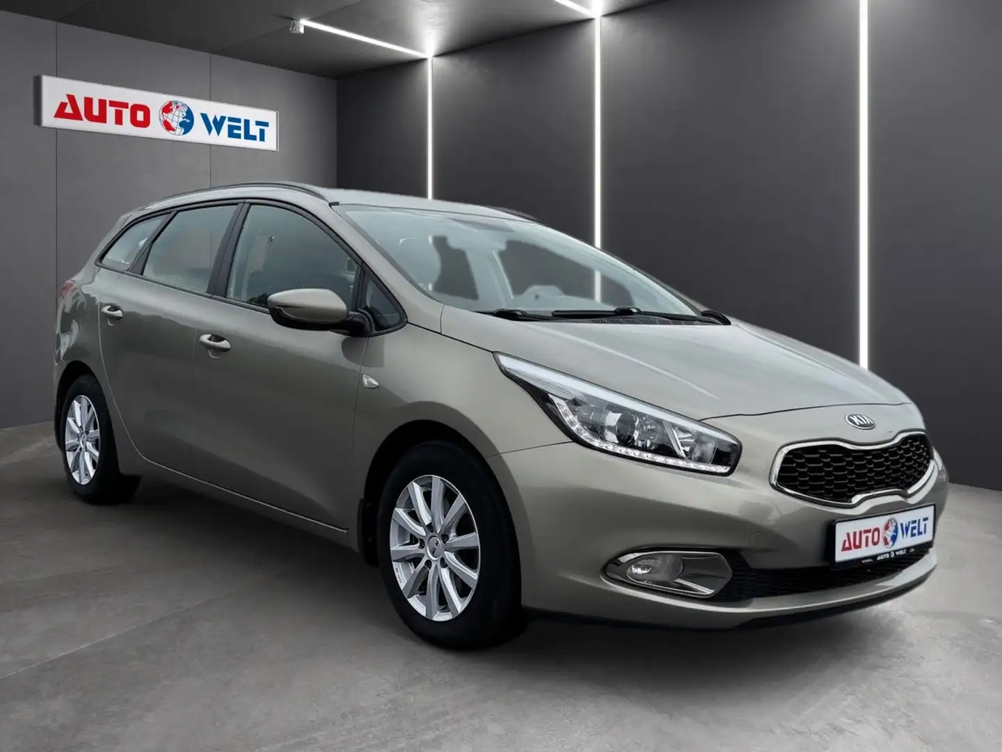 Kia Ceed SW / cee'd SW Ceed Kombi 1.4 16V Klima BT Freisprech Tempo PDC Argent - 2