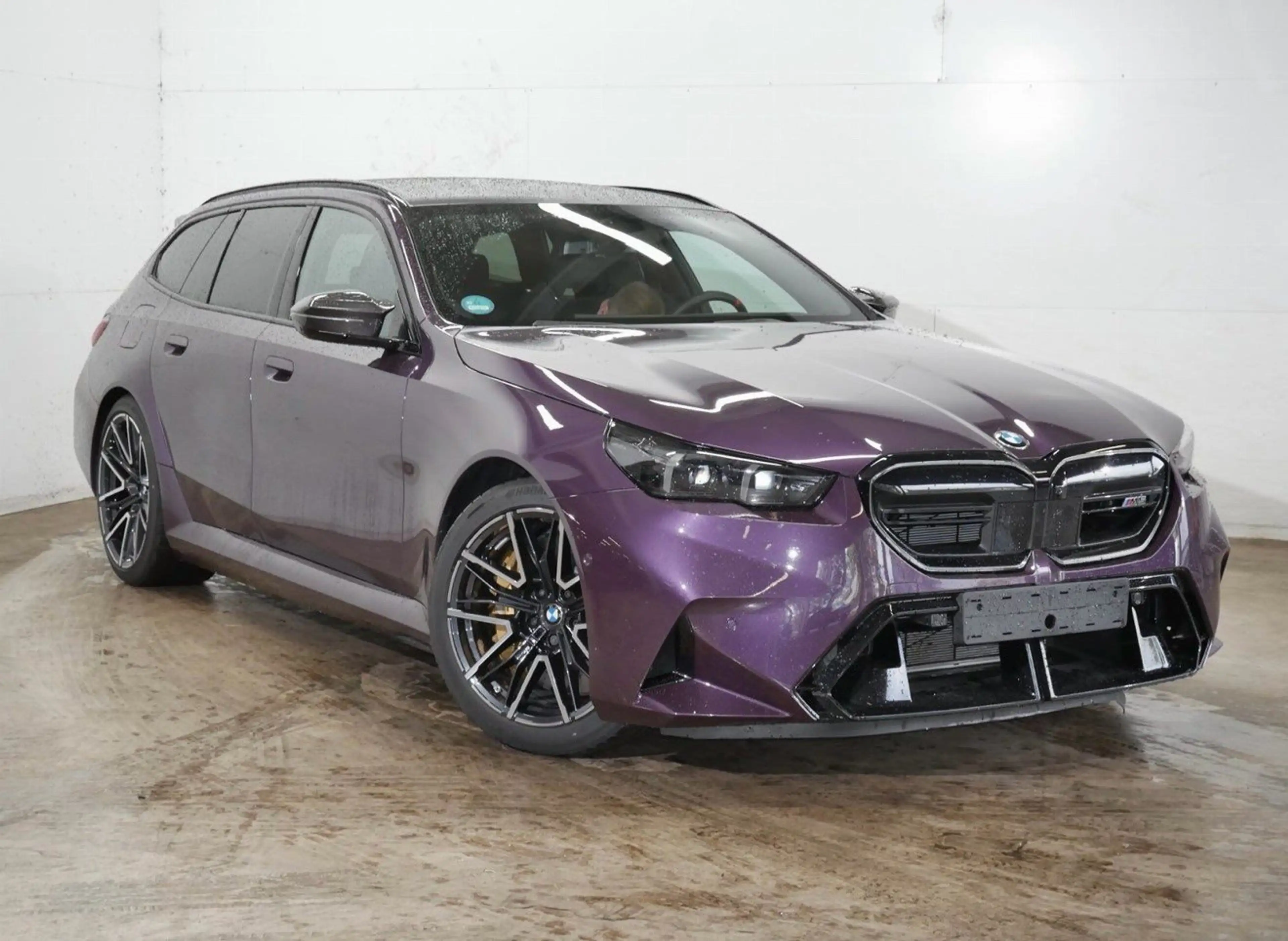 BMW M5 Touring INDIVIDUAL+CARBON+PANO+B&W SOUND — photo 3