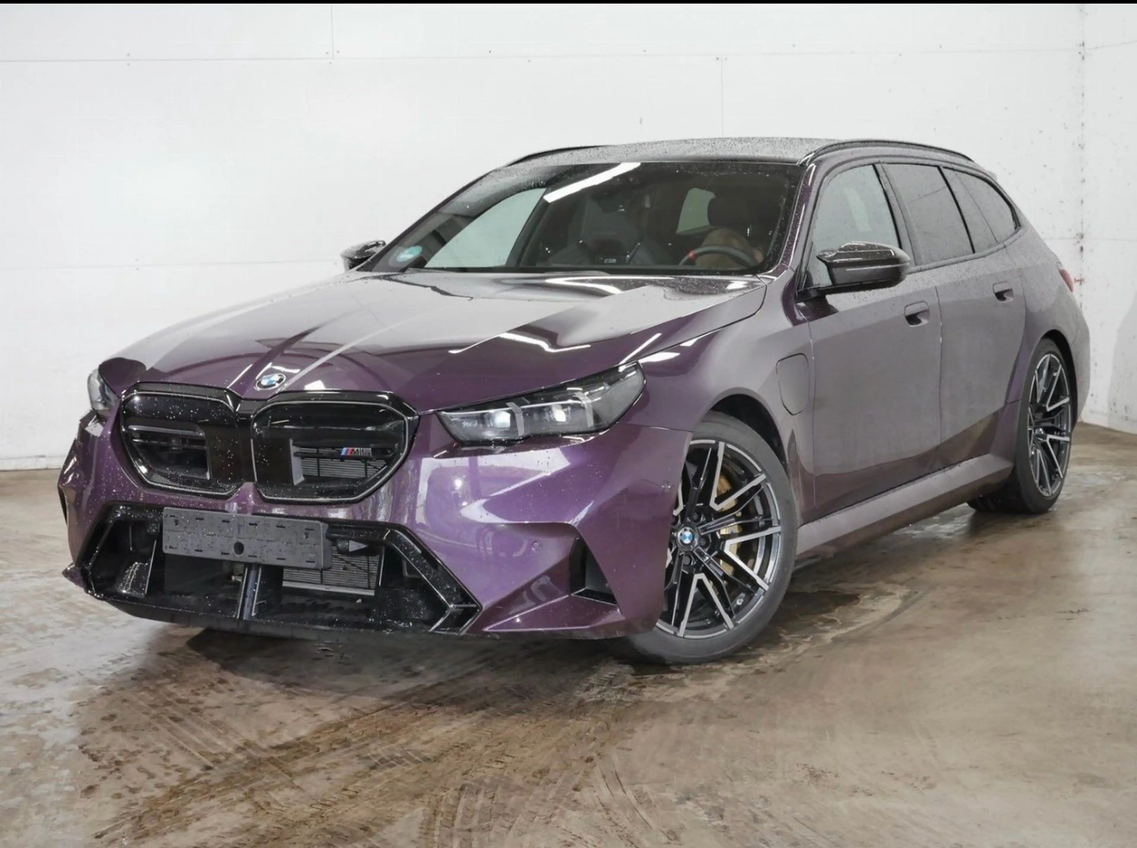 BMW M5 Touring INDIVIDUAL+CARBON+PANO+B&W SOUND — photo 2