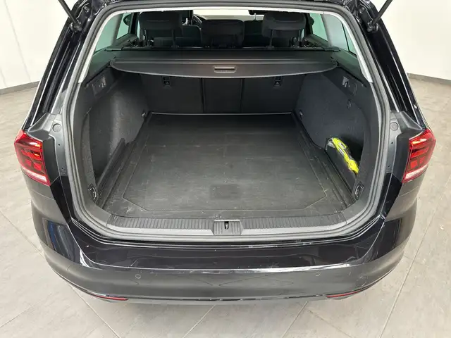 Volkswagen Passat view 6