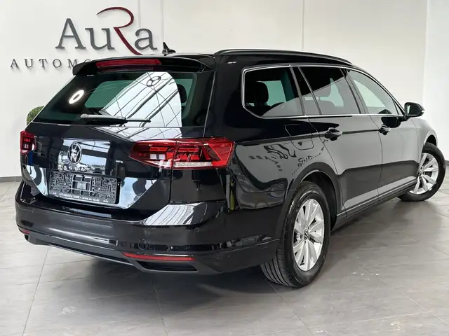 Volkswagen Passat view 4