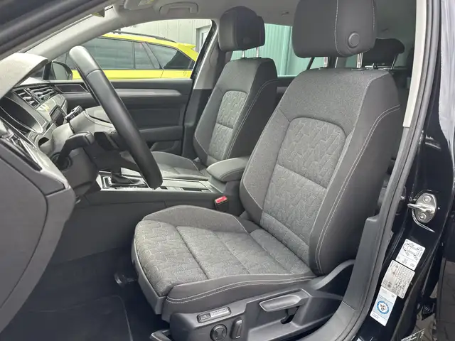 Volkswagen Passat view 10