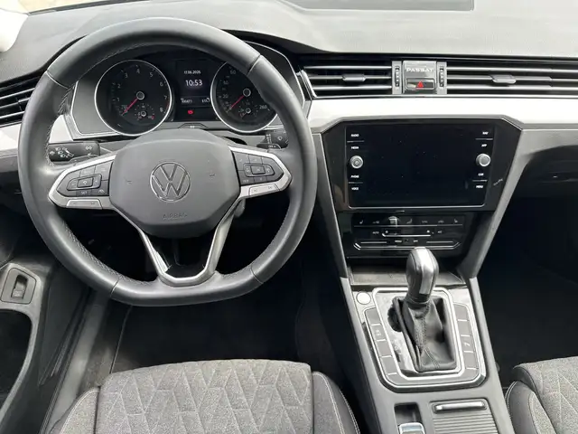Volkswagen Passat view 14