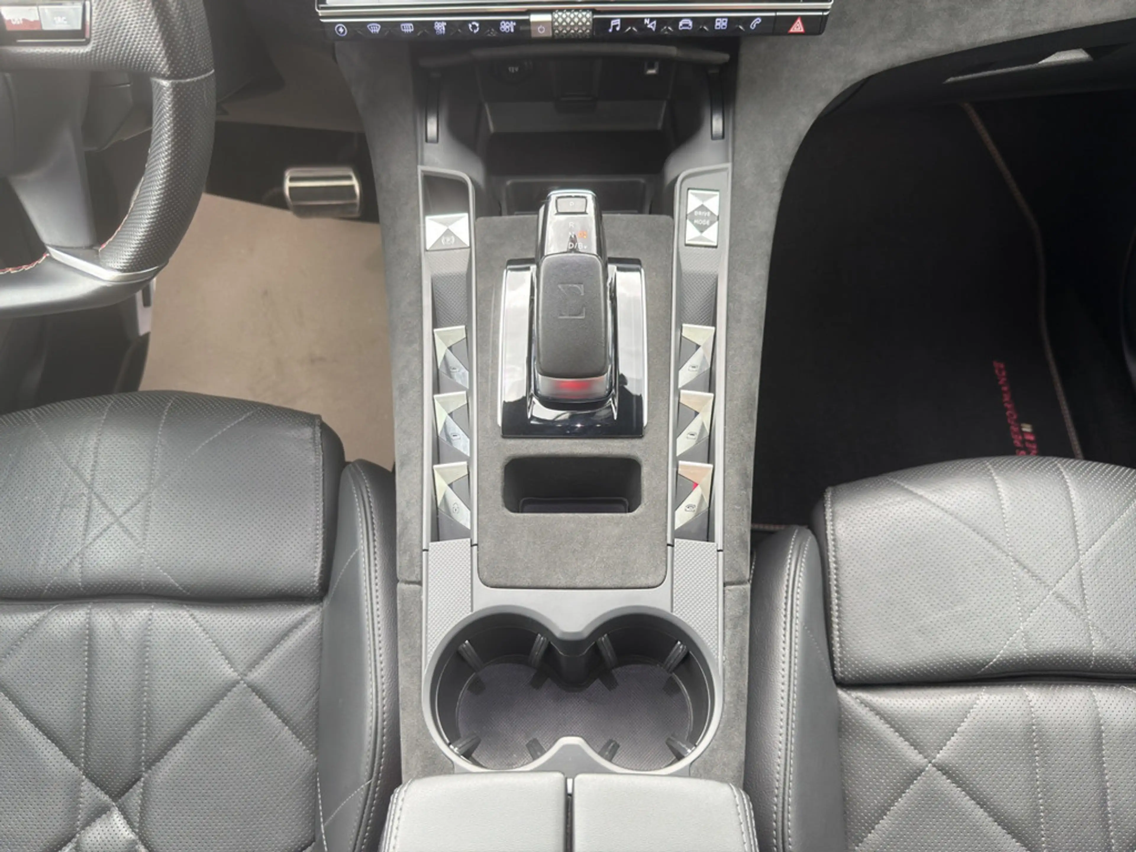 DS Automobiles DS 7 Crossback — photo 13
