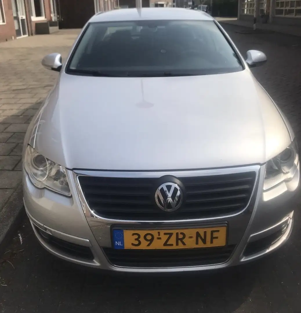 Volkswagen Passat 1.8 TFSI Comfortline Grijs - 1