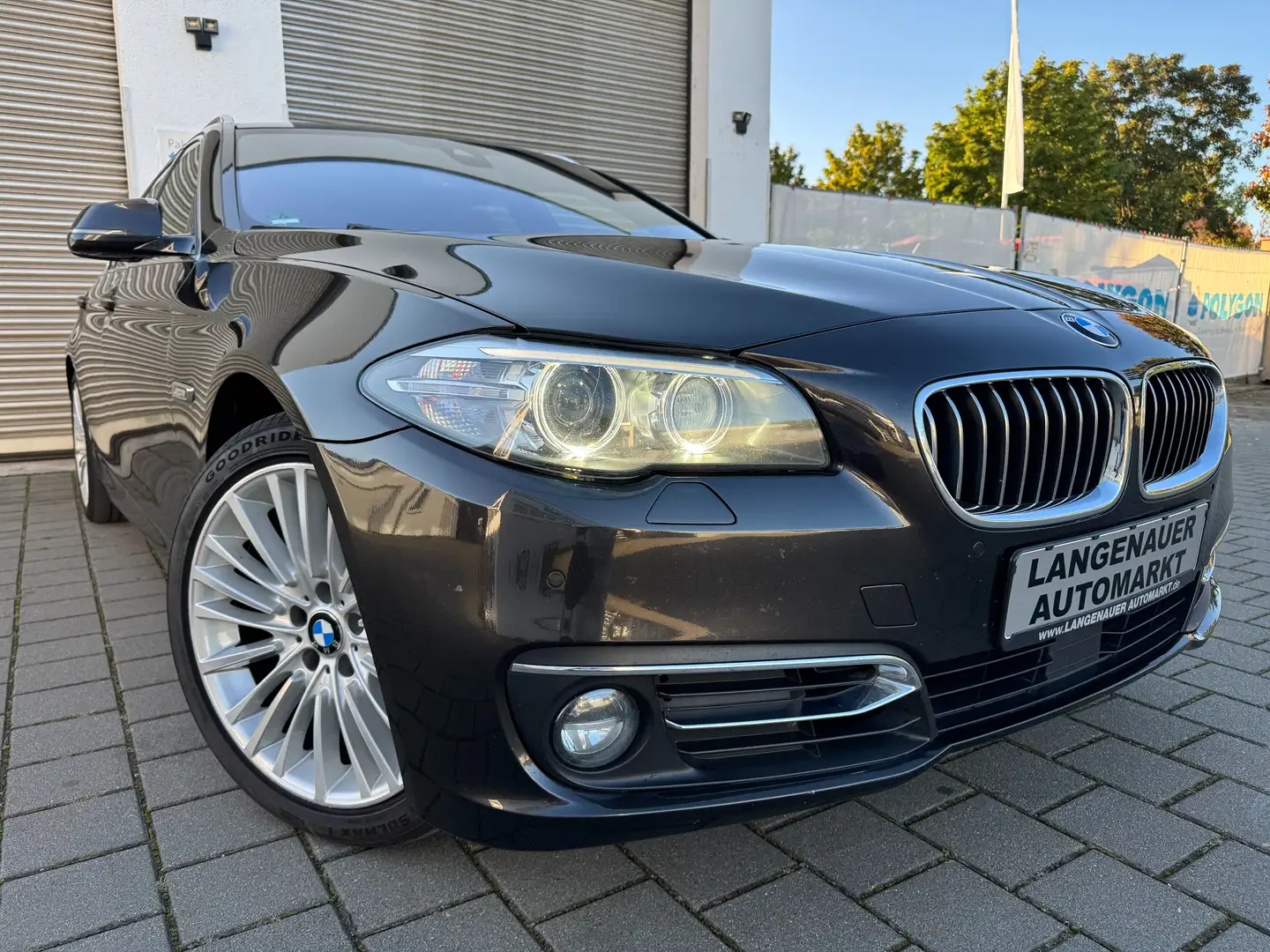 BMW 520 520 d xDrive Luxury Line"HUD"Top Zstand Braun - 1