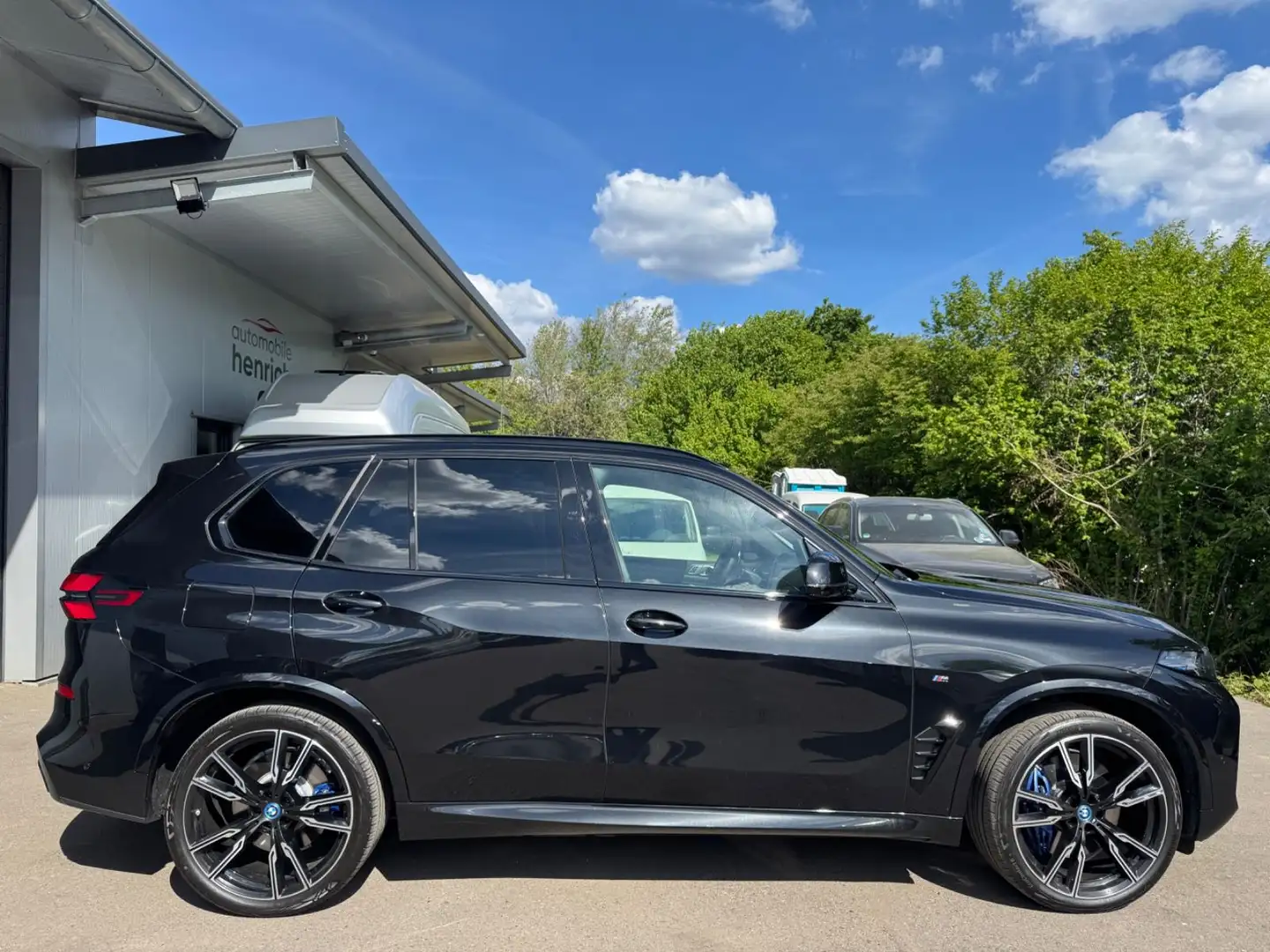 BMW X5 50 e xDrive M Sport,PanoSky Černá - 2