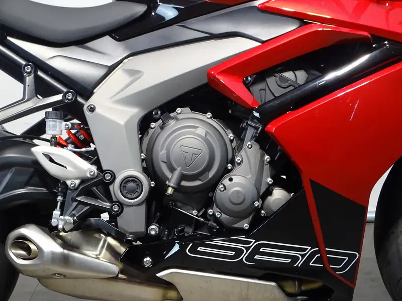 Triumph Daytona 660 - foto 6