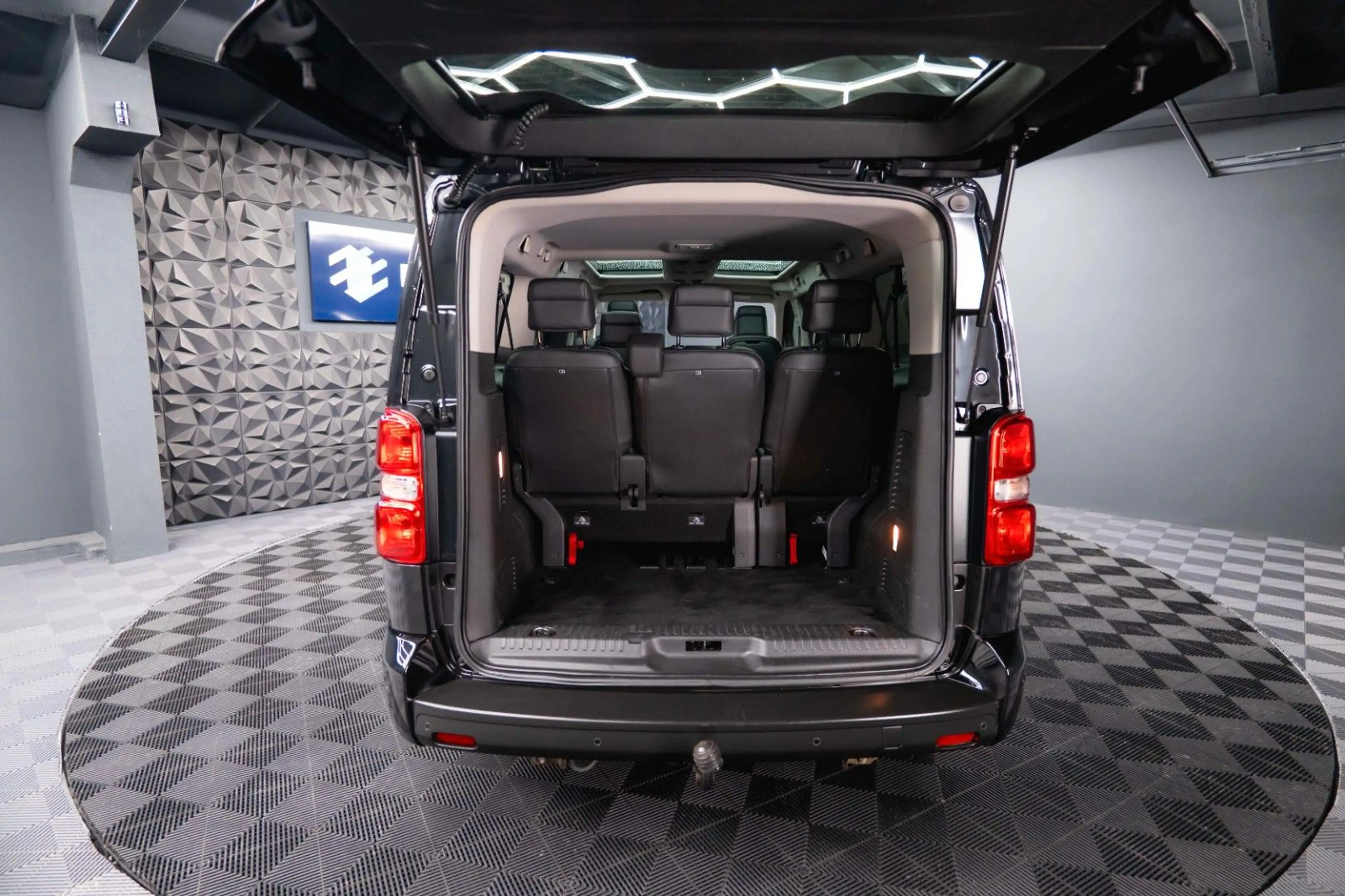 Opel Zafira Life Innovation L3 Black Edition *Pano* — photo 11