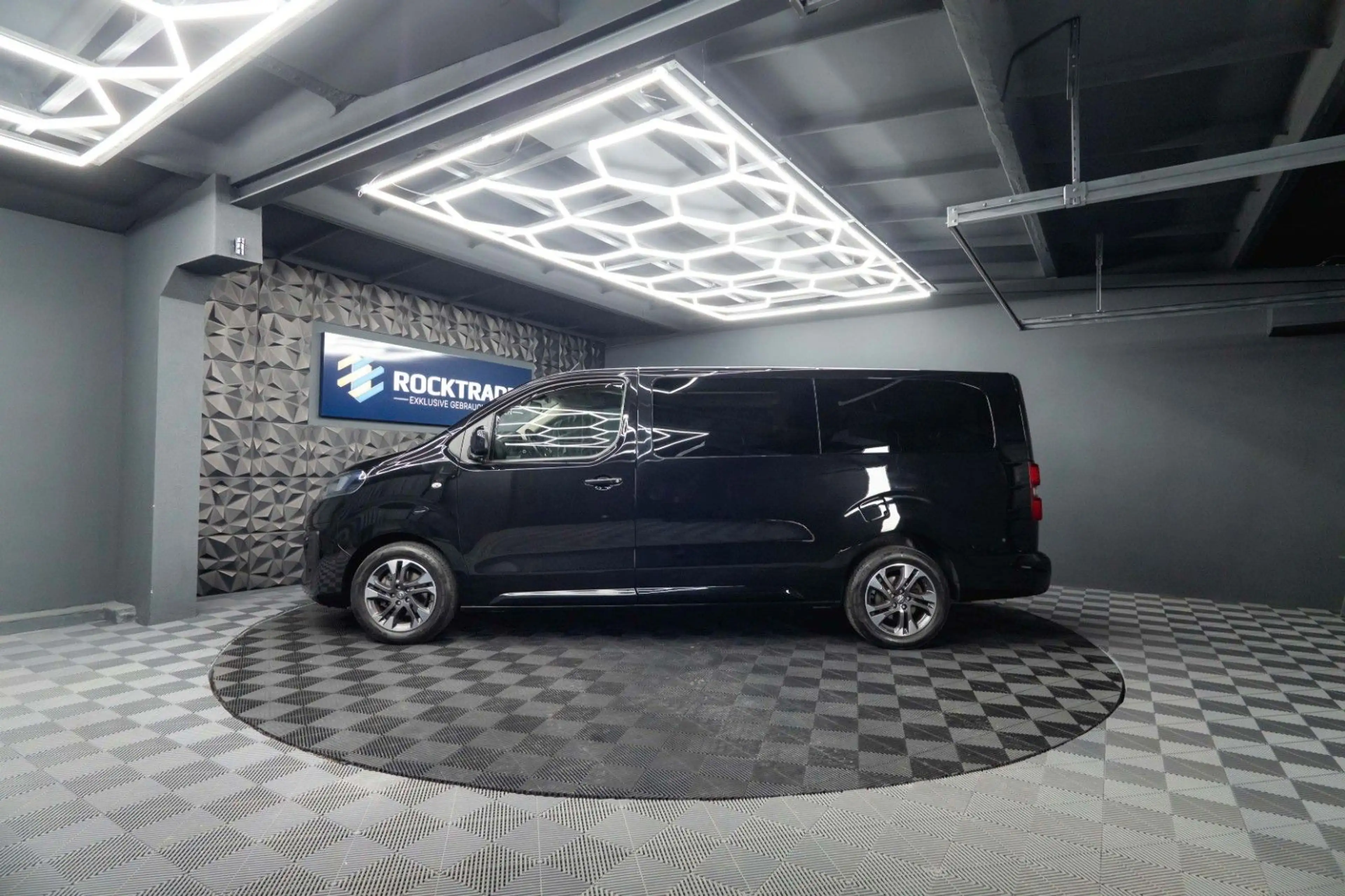 Opel Zafira Life Innovation L3 Black Edition *Pano* — photo 14