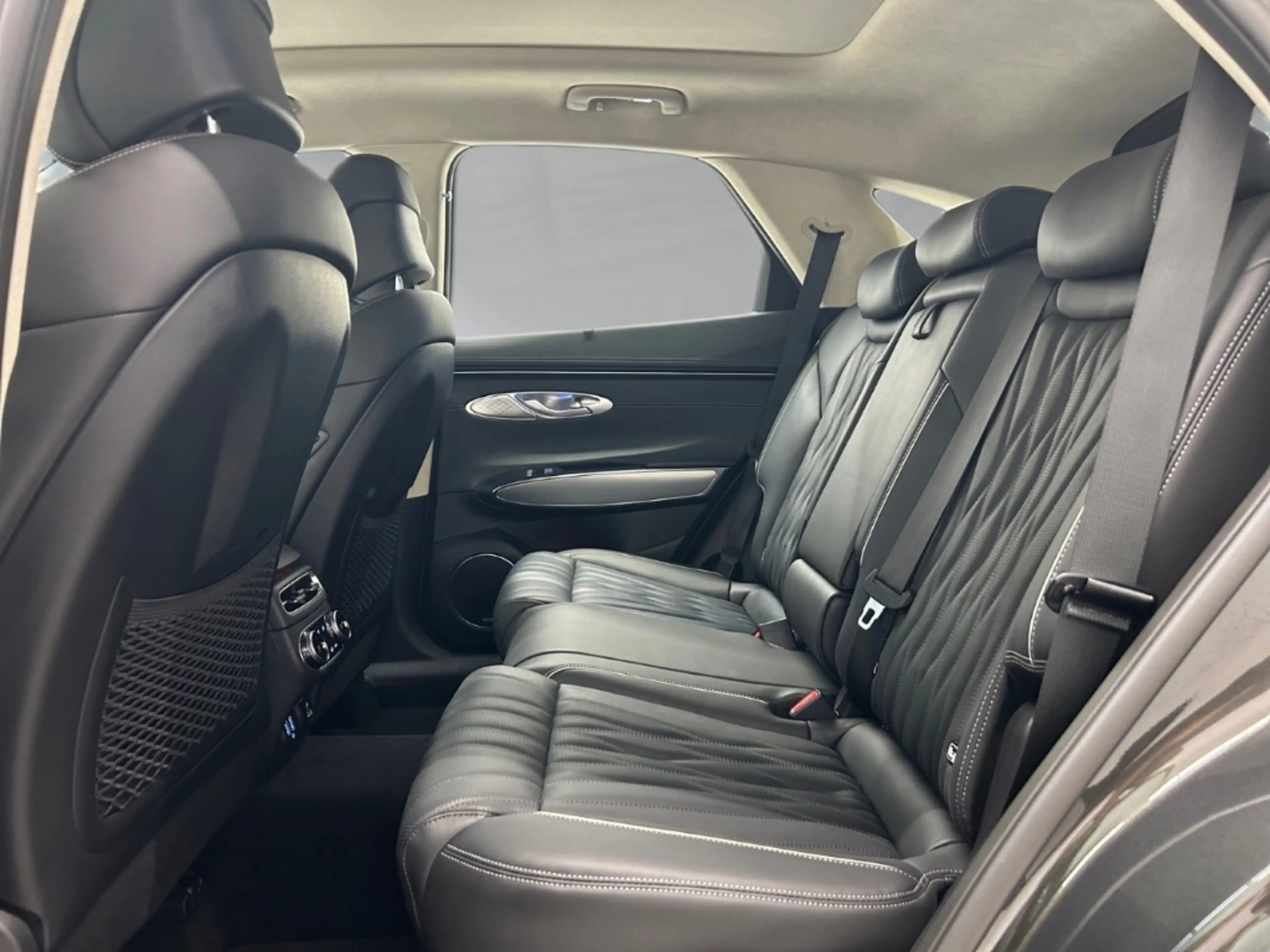 Genesis GV70 Luxury 4WD — photo 13