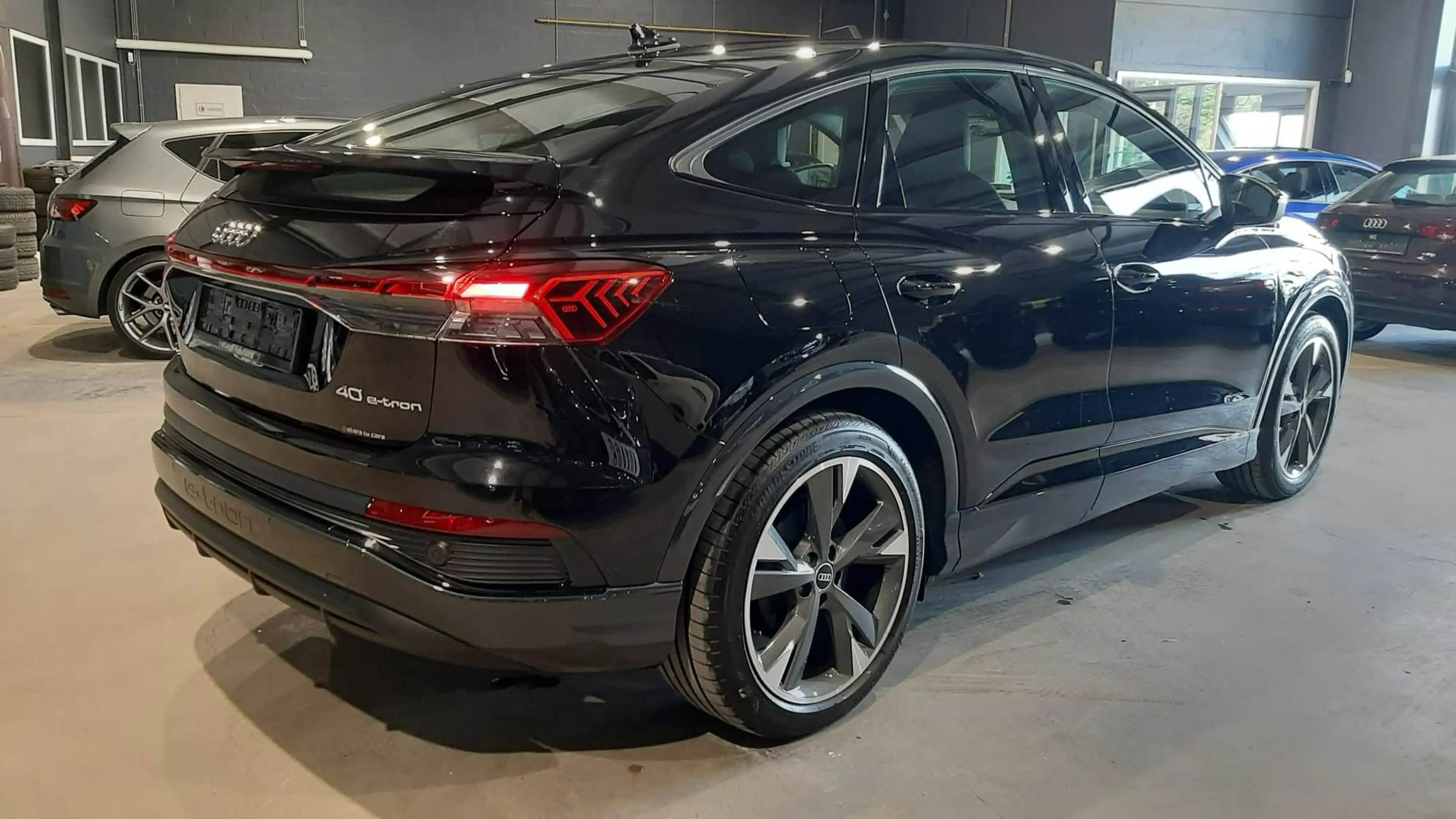 Audi Q4 e-tron e-Tron 82 kWh 40 S line Sportback Black Pack — photo 5