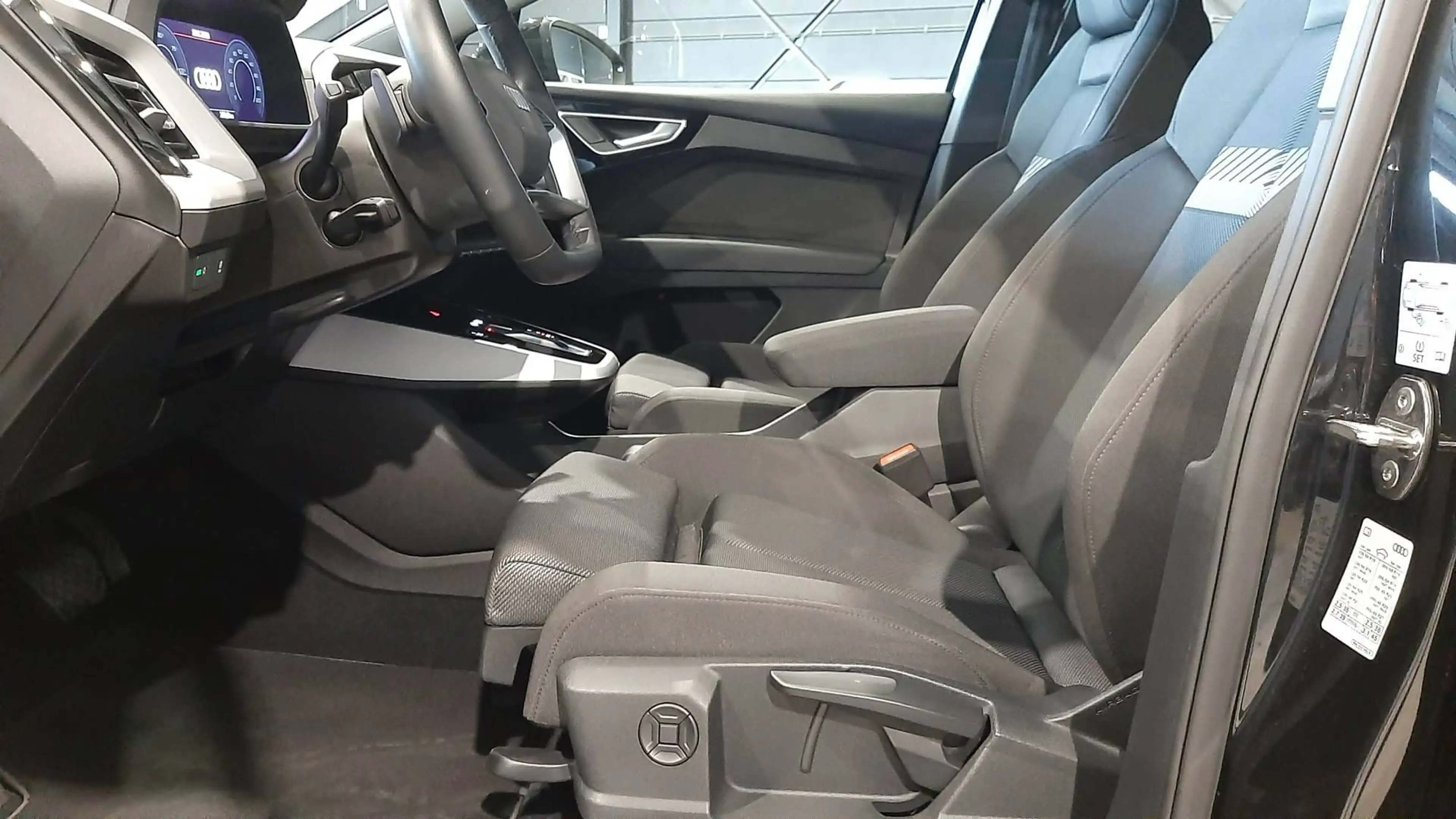 Audi Q4 e-tron e-Tron 82 kWh 40 S line Sportback Black Pack — photo 11
