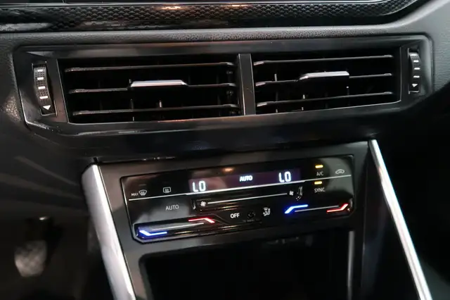 Volkswagen Polo view 11