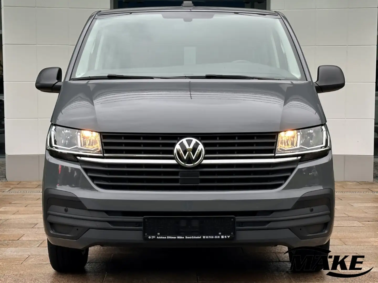 Volkswagen T6.1 Multivan Trendline 2.0 TDI DSG AHZV STDHZG NAV Grau - 2