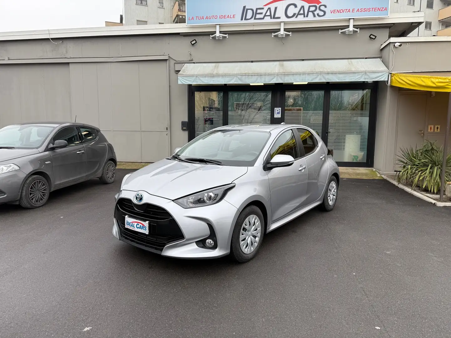 Toyota Yaris 1.5 Hybrid  Business - AZIENDALE Argento - 2