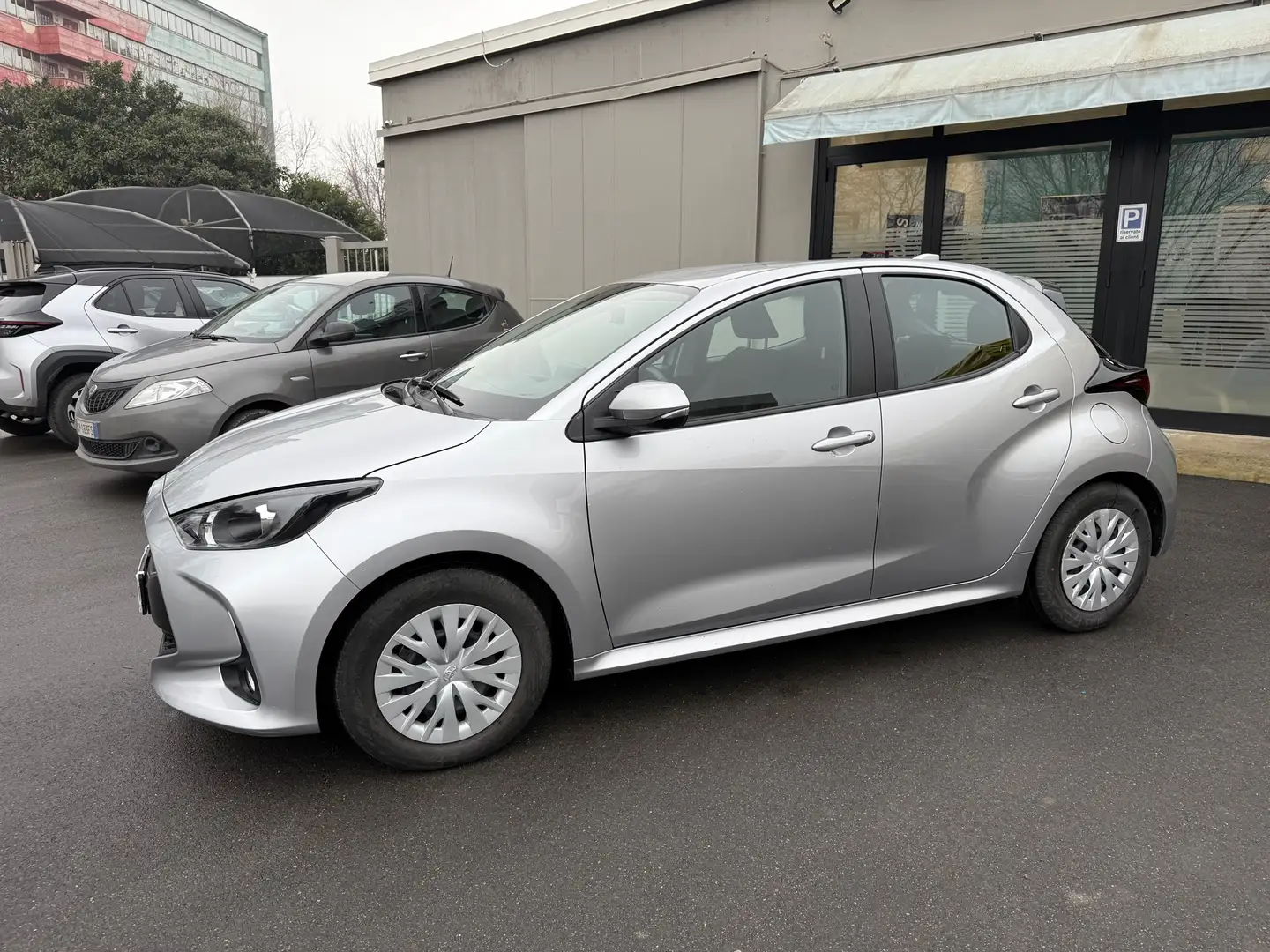 Toyota Yaris 1.5 Hybrid  Business - AZIENDALE Argento - 1