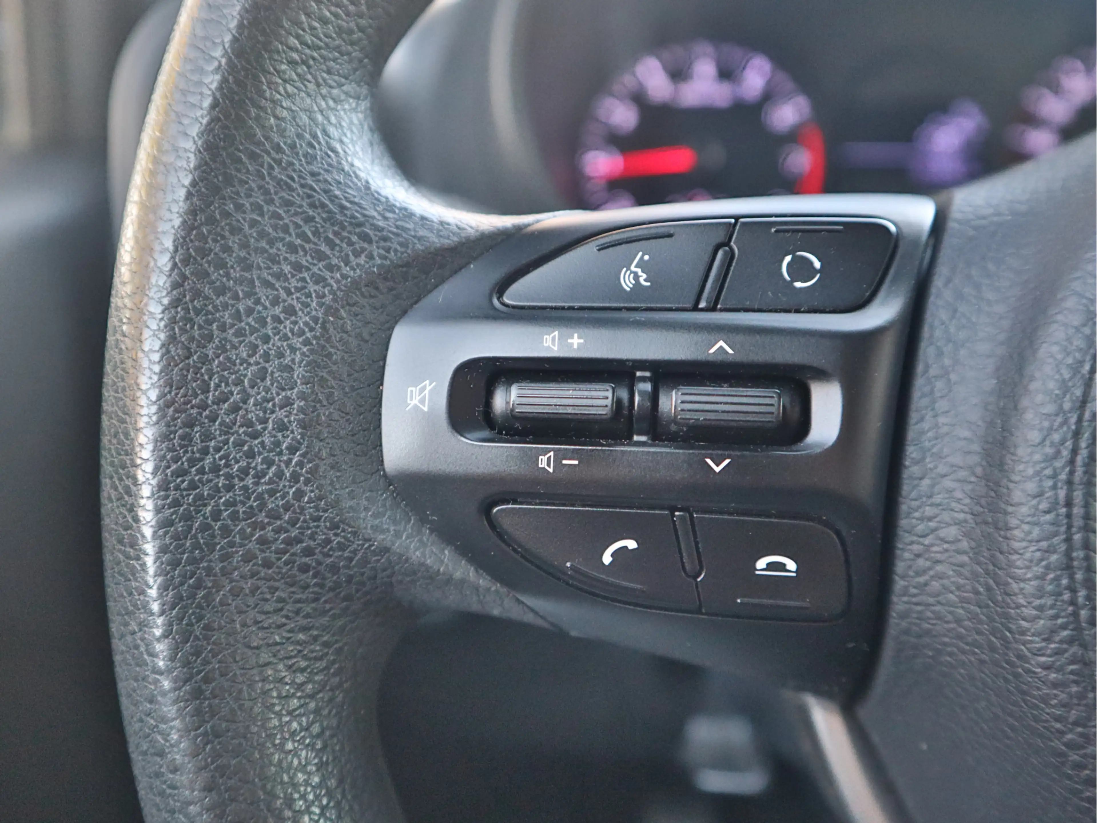 Kia Picanto 1.0 MPi ComfortPlusLine | Navigatie | Camera | Cru — photo 6