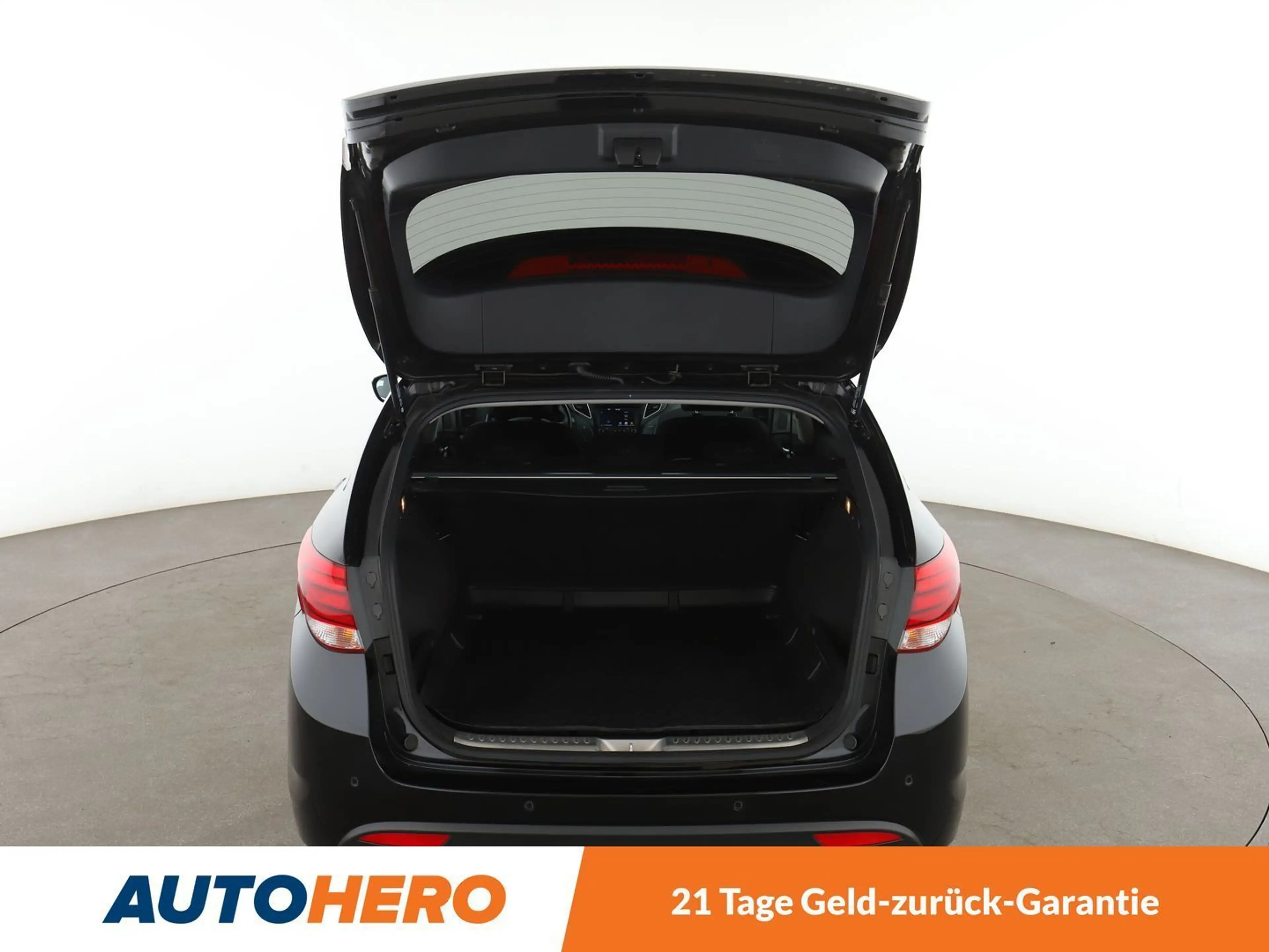 Hyundai i40 1.6 Trend Blue*NAVI*TEMPO*CAM*PDC*SHZ*KLIMA* — photo 10