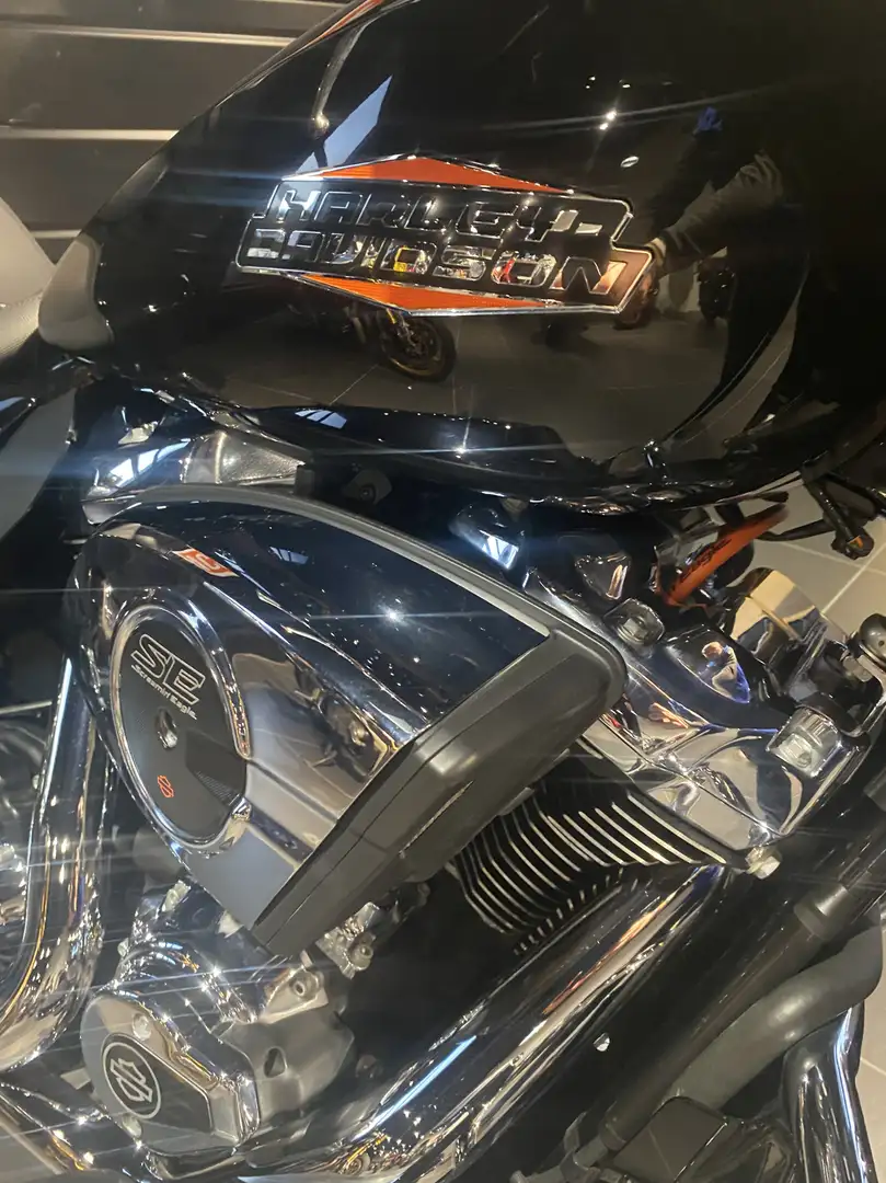 Harley-Davidson Street Glide Černá - 2