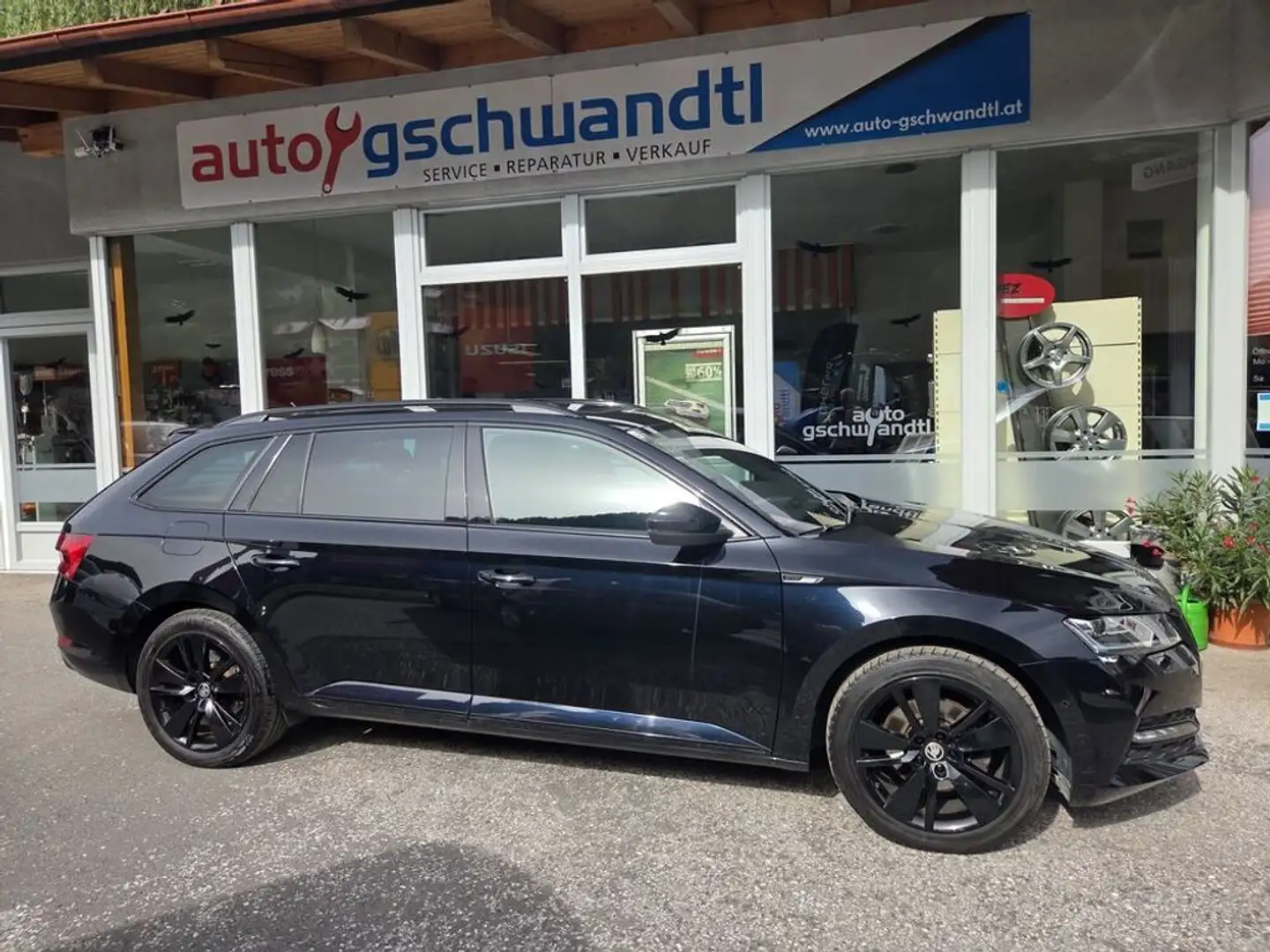 Skoda Superb SportLine iV Plug-in Hybrid Schwarz - 2