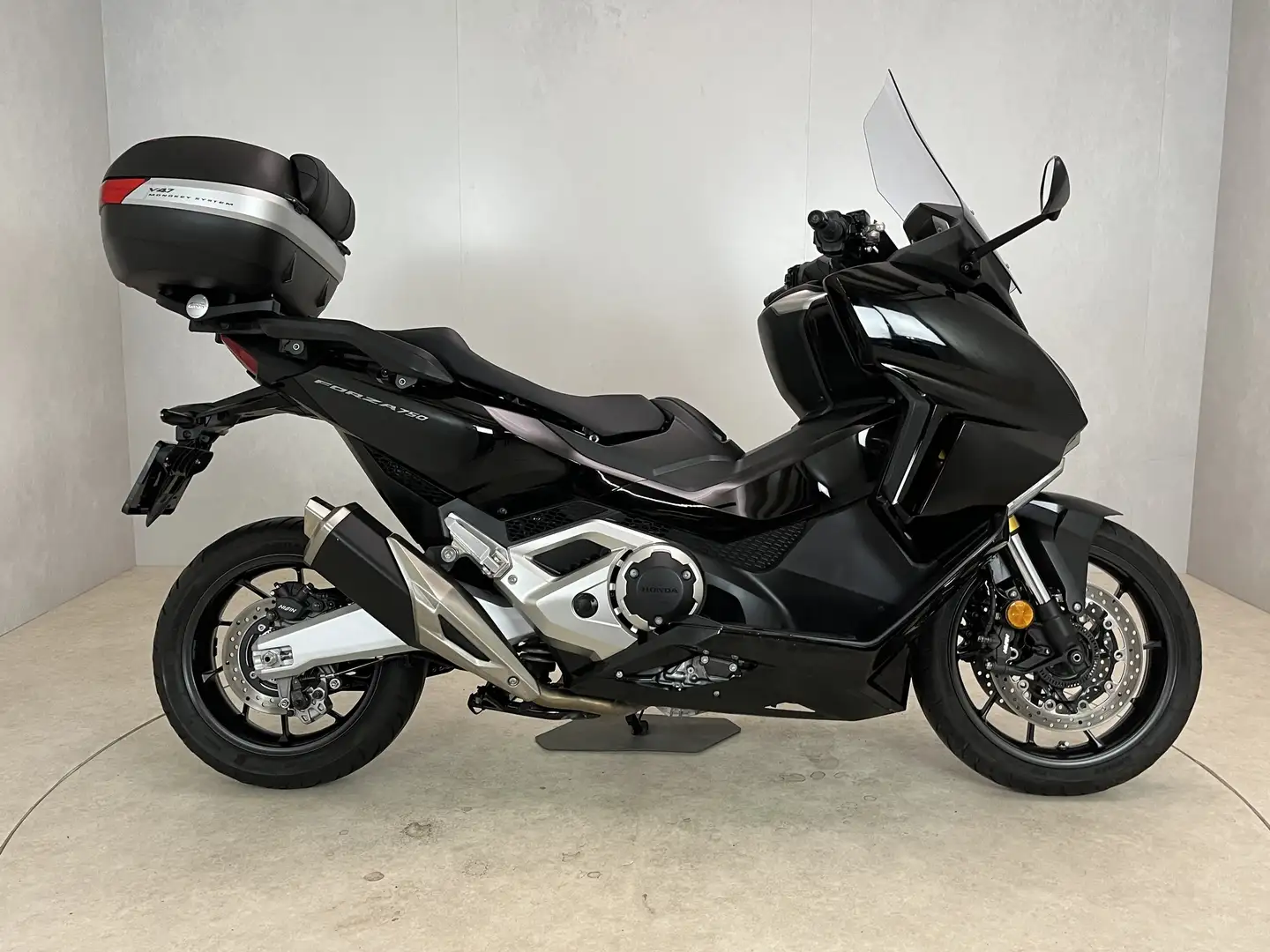 Honda Forza 750 Zwart - 1