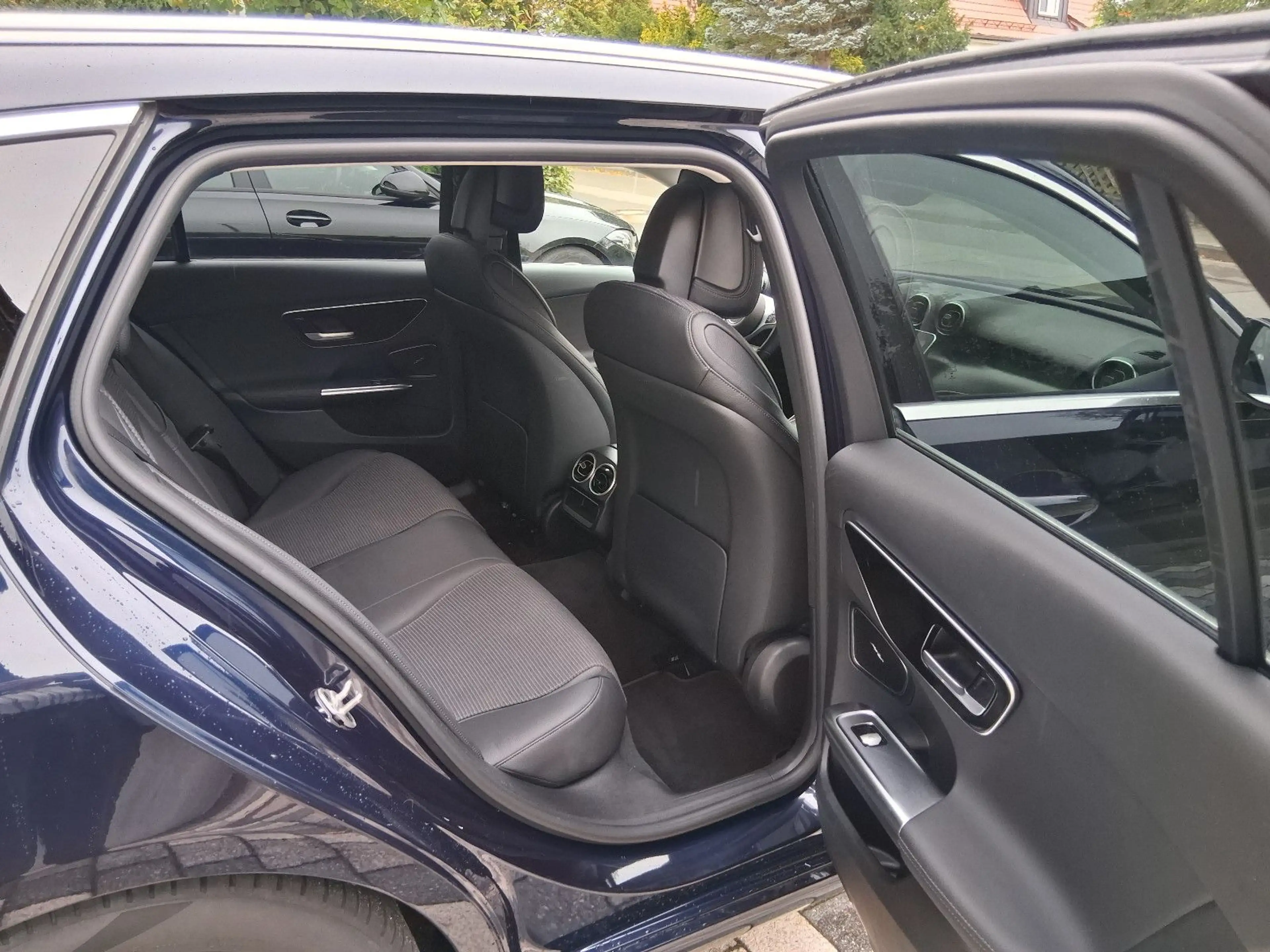 Mercedes-Benz C 220 d T Modell AVANTGARDE mit Distronic, LED — photo 13